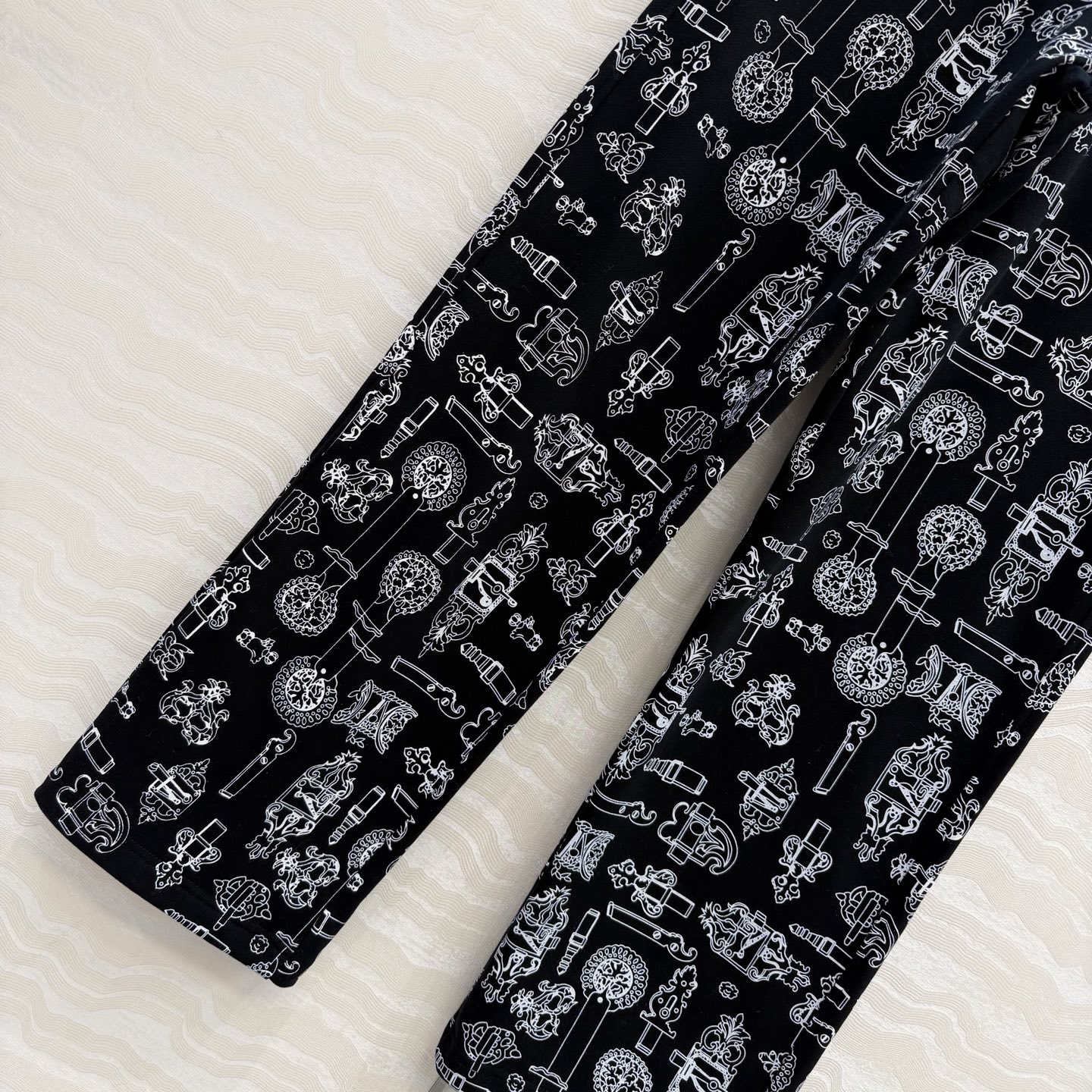 独家首发，高端原单品质❤️H26s早春新品。Coachinng Remix系列印花泽西棉直筒休闲裤。减龄