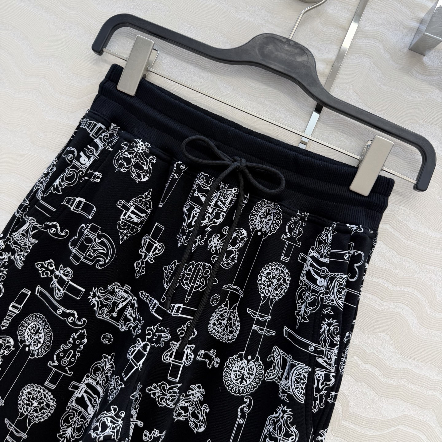 独家首发，高端原单品质❤️H26s早春新品。Coachinng Remix系列印花泽西棉直筒休闲裤。减龄