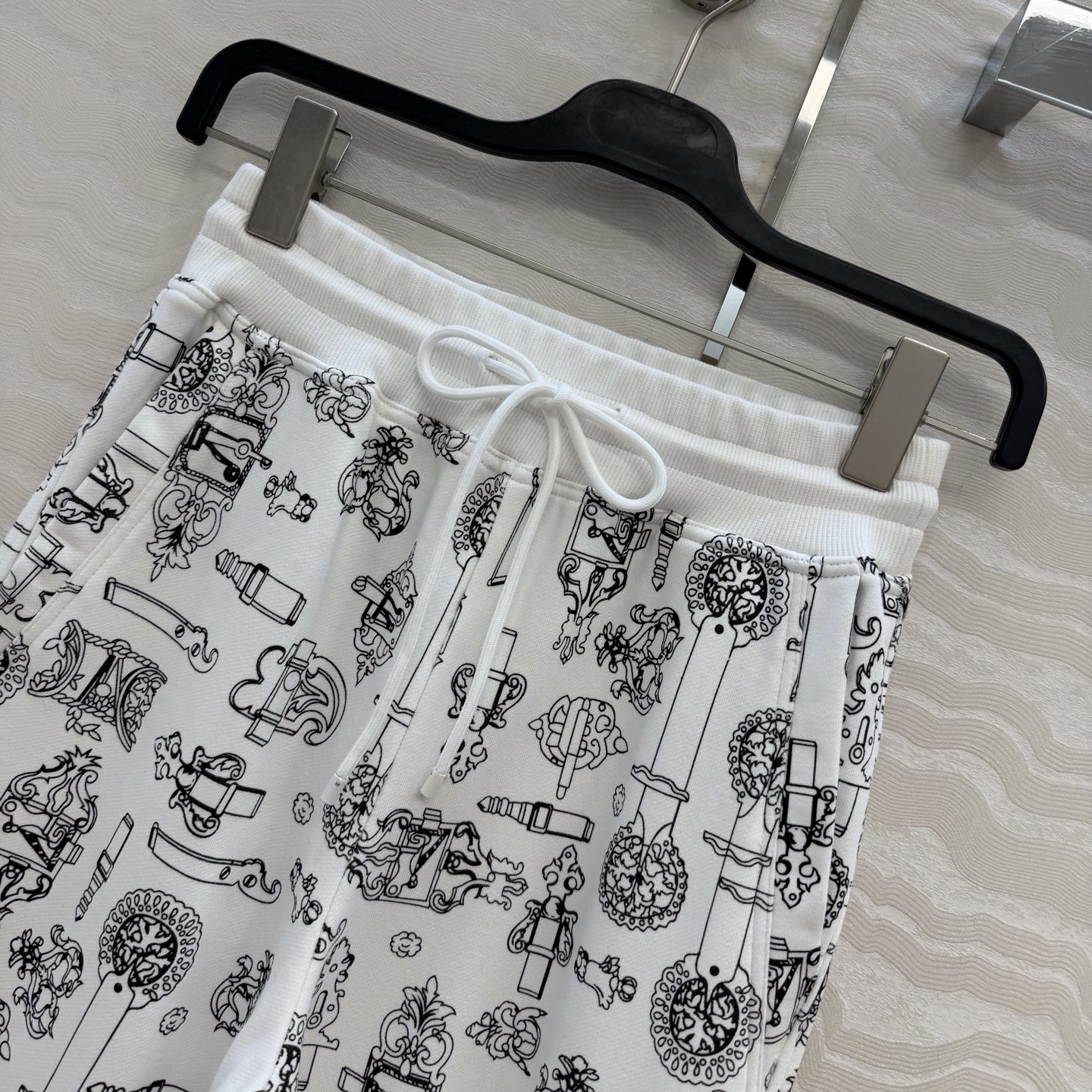 独家首发，高端原单品质❤️H26s早春新品。Coachinng Remix系列印花泽西棉直筒休闲裤。减龄