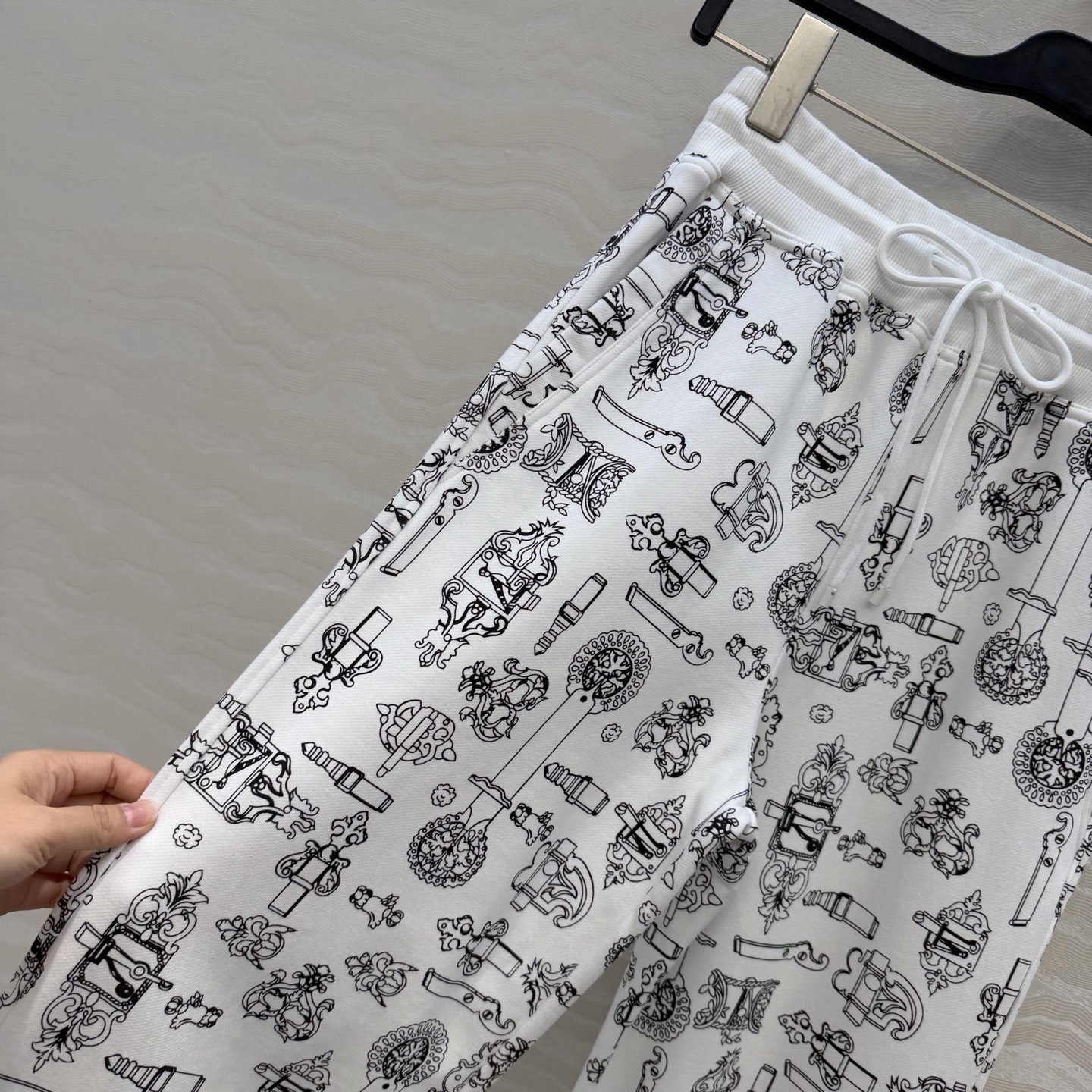 独家首发，高端原单品质❤️H26s早春新品。Coachinng Remix系列印花泽西棉直筒休闲裤。减龄