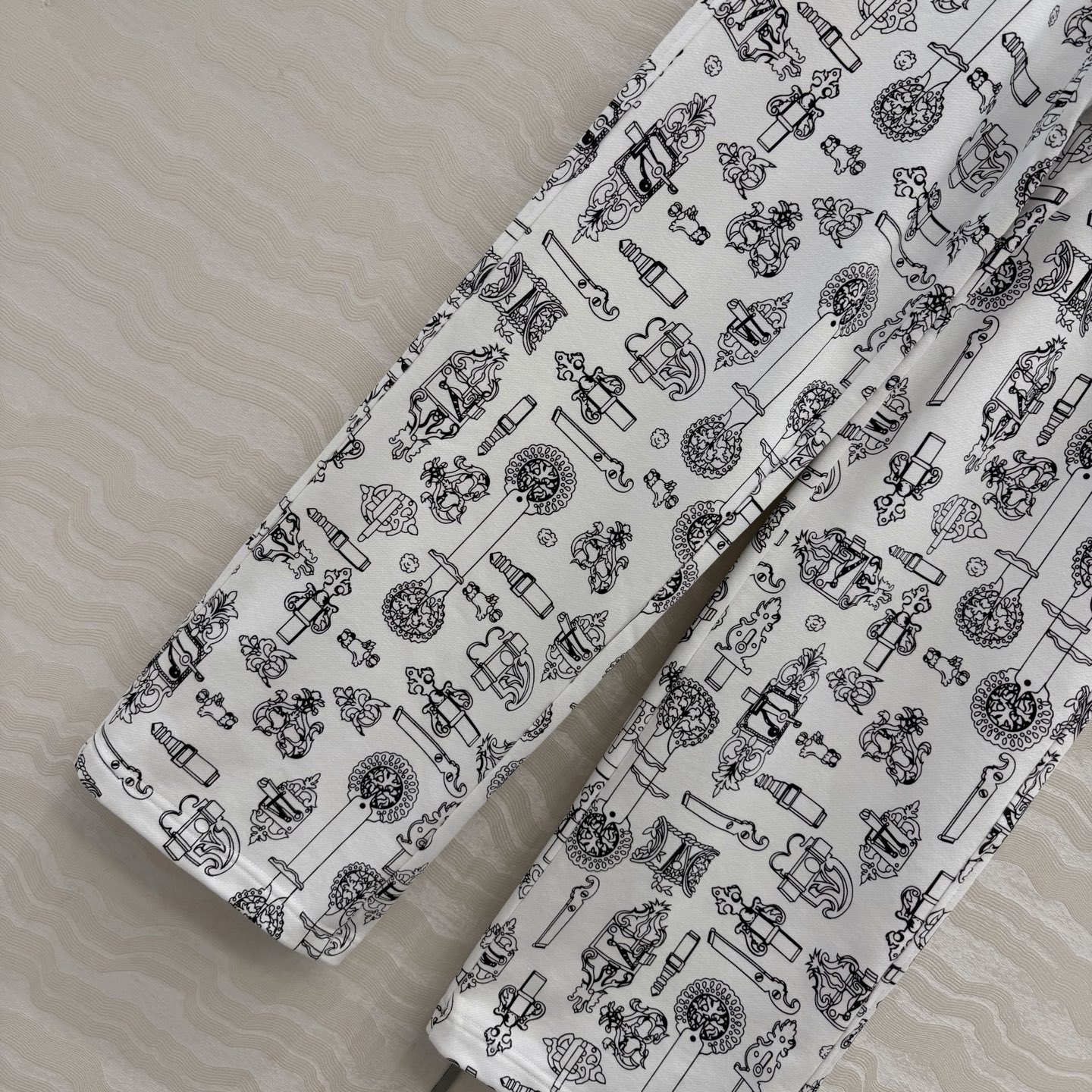 独家首发，高端原单品质❤️H26s早春新品。Coachinng Remix系列印花泽西棉直筒休闲裤。减龄