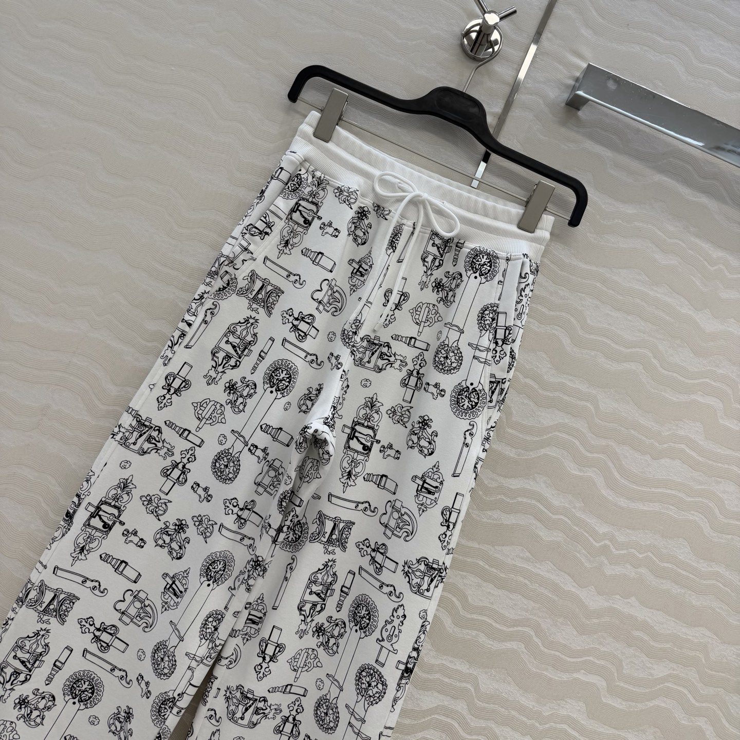 独家首发，高端原单品质❤️H26s早春新品。Coachinng Remix系列印花泽西棉直筒休闲裤。减龄