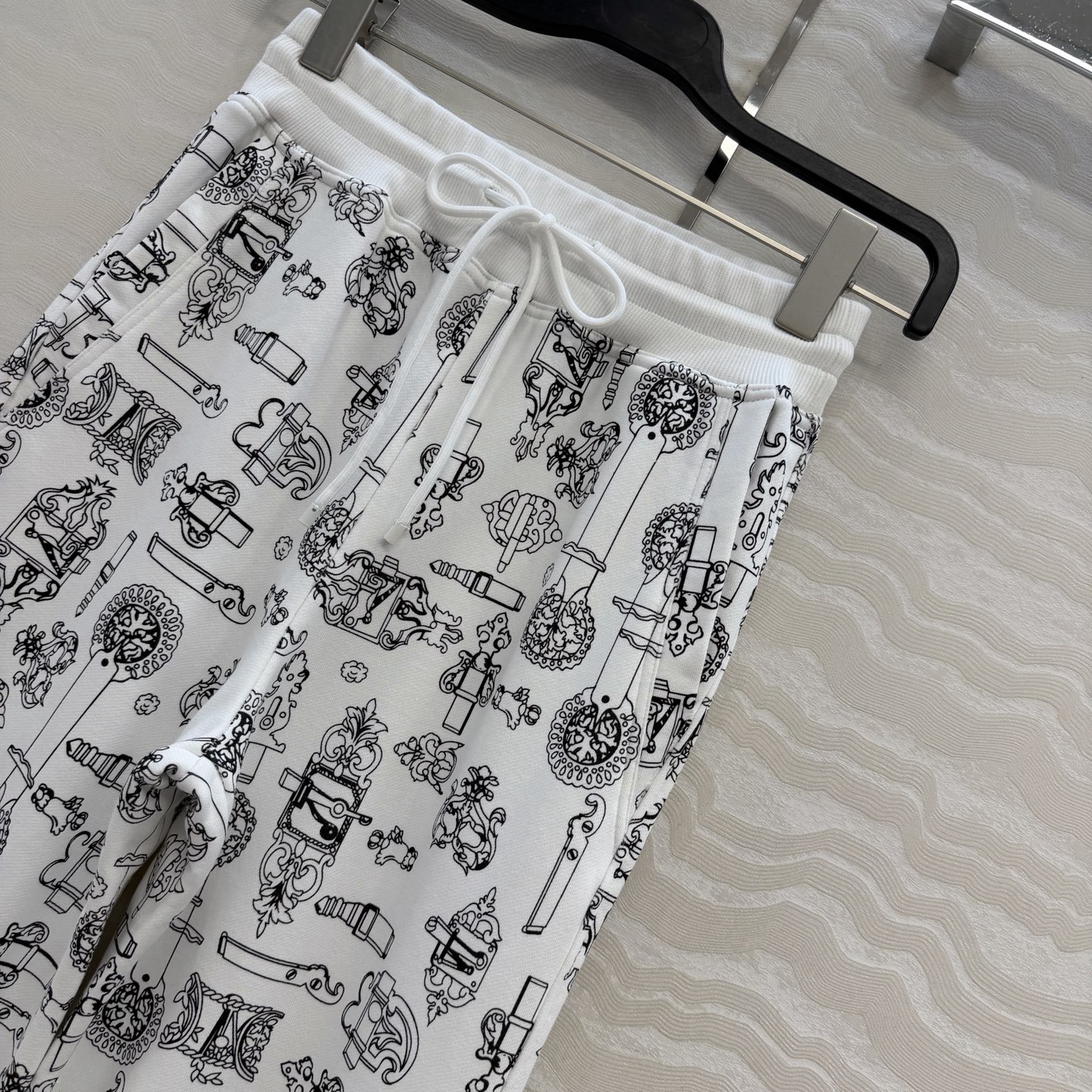 独家首发，高端原单品质❤️H26s早春新品。Coachinng Remix系列印花泽西棉直筒休闲裤。减龄