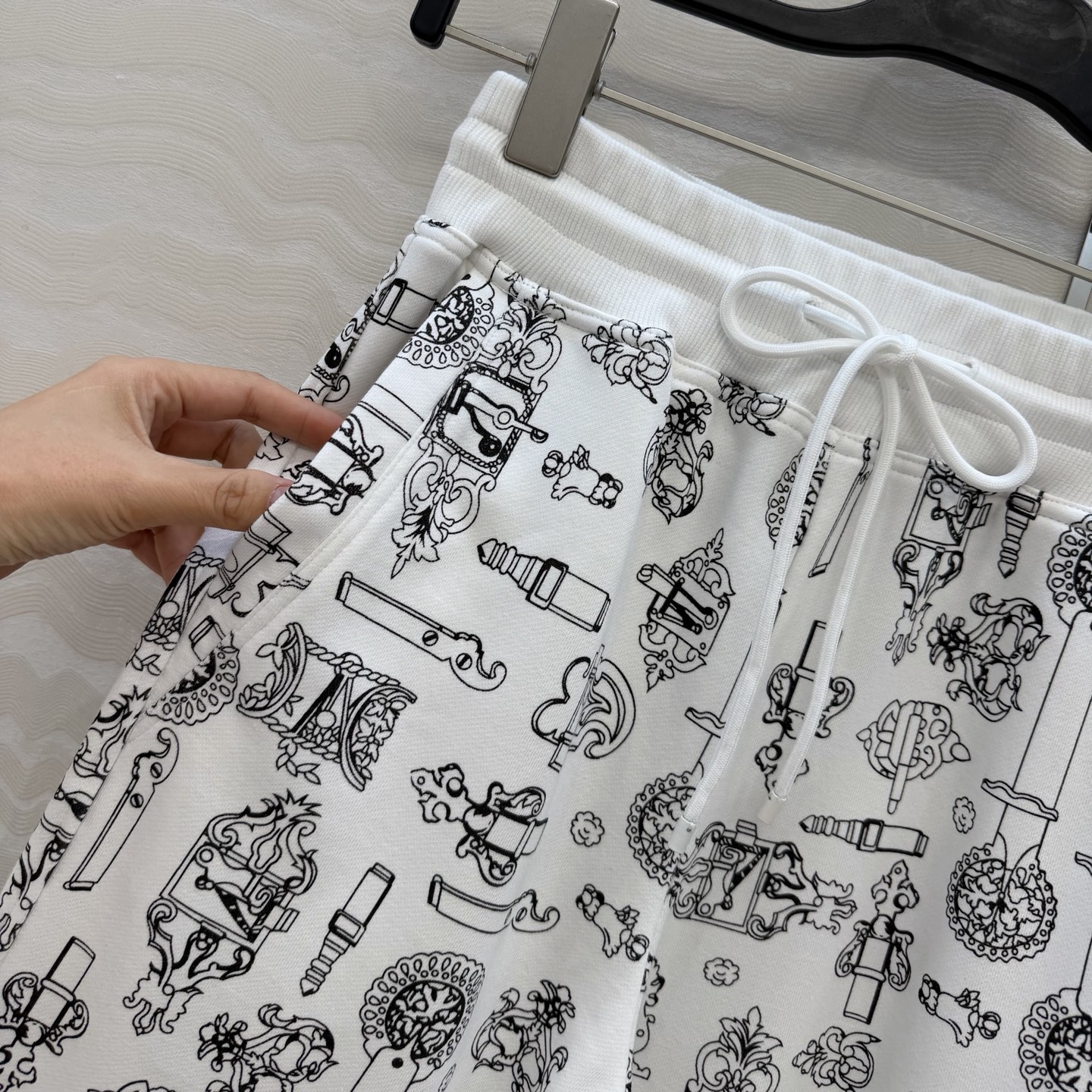 独家首发，高端原单品质❤️H26s早春新品。Coachinng Remix系列印花泽西棉直筒休闲裤。减龄