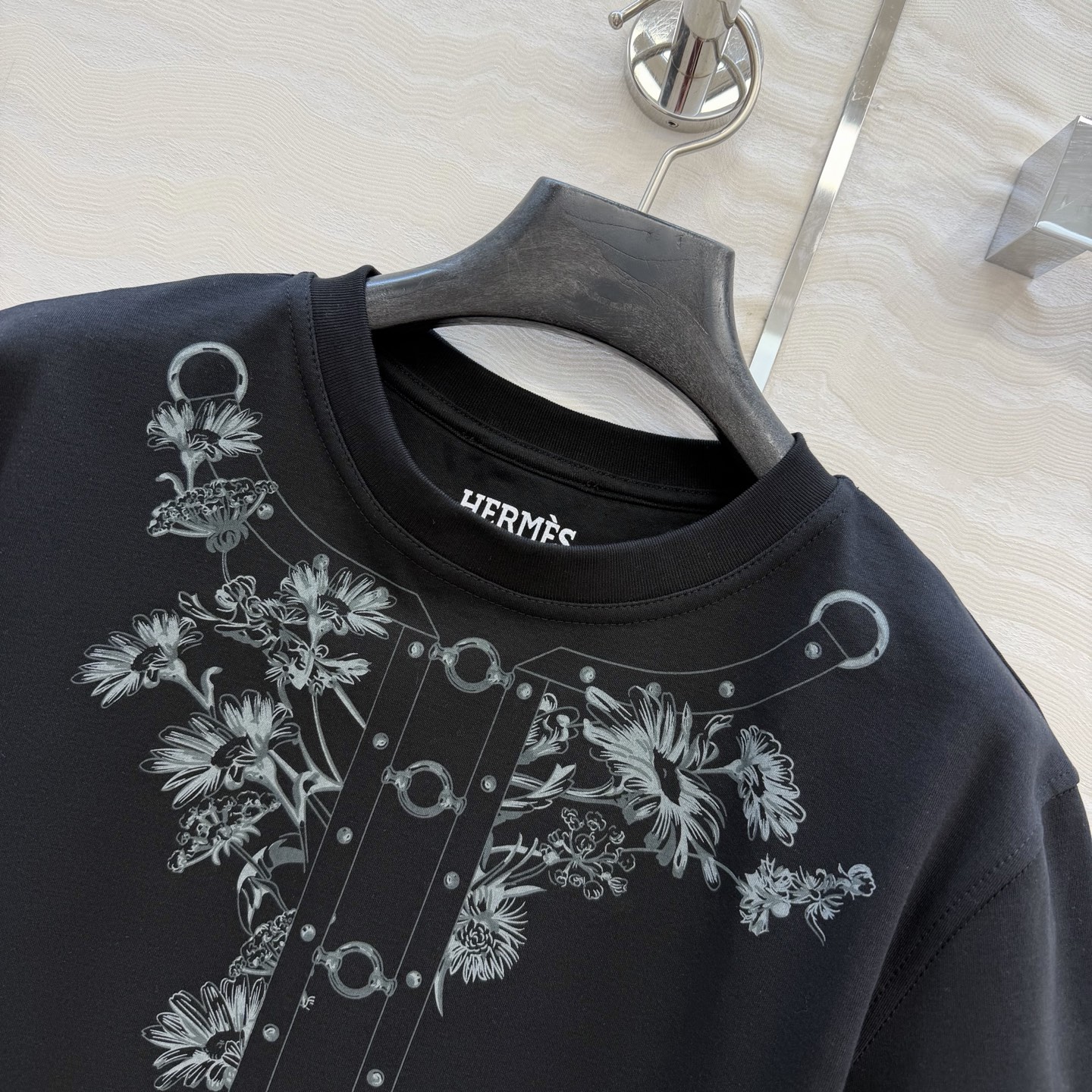 爆单推荐❤️原单品质H经典纯棉T！26早春新品链条⛓️定位印花，100%纯棉面料质感超赞。可甜可盐气质减