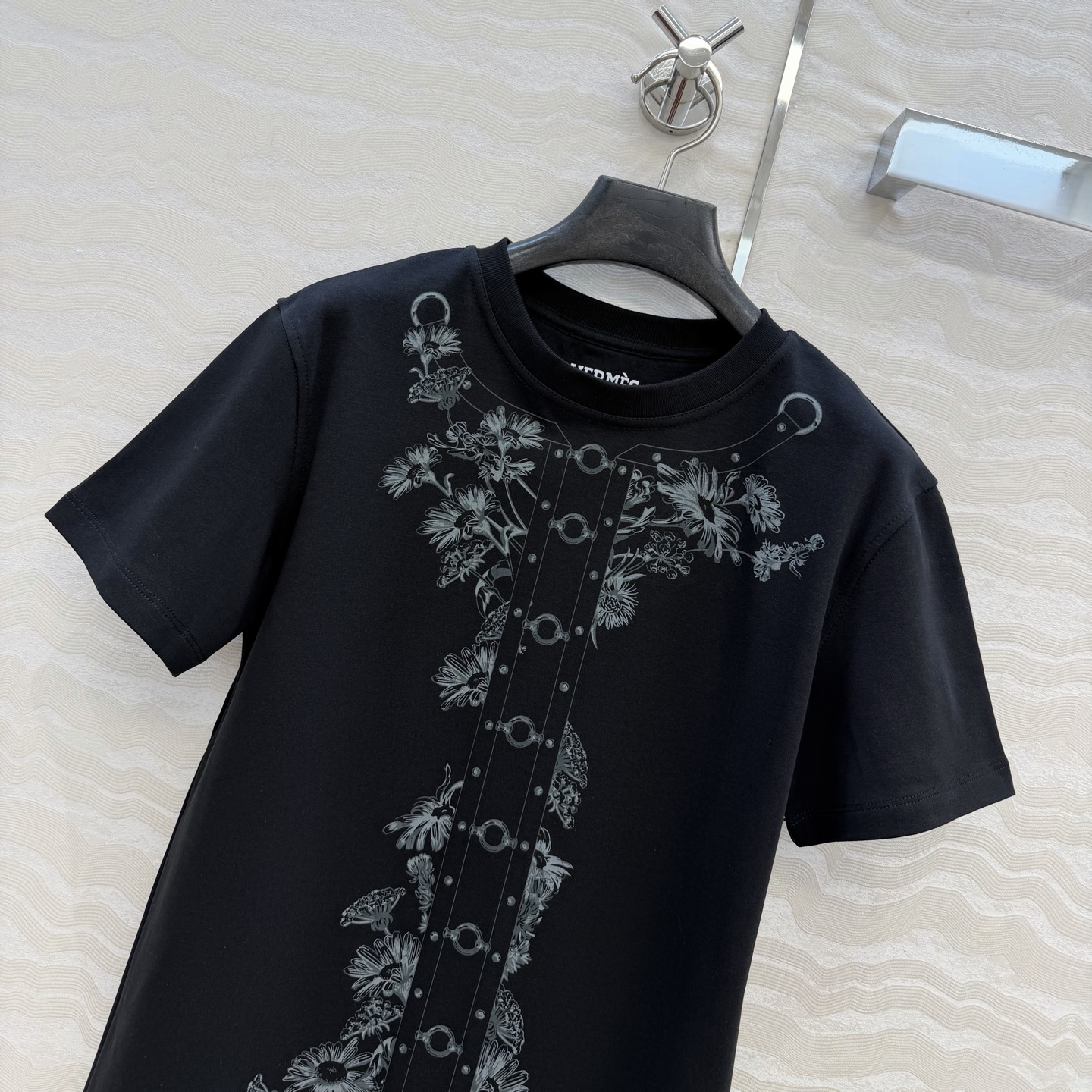 爆单推荐❤️原单品质H经典纯棉T！26早春新品链条⛓️定位印花，100%纯棉面料质感超赞。可甜可盐气质减