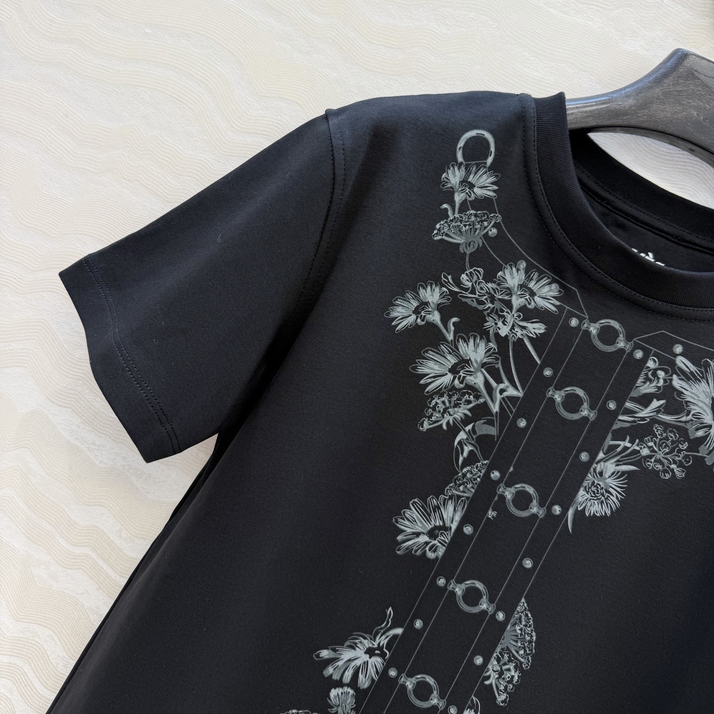 爆单推荐❤️原单品质H经典纯棉T！26早春新品链条⛓️定位印花，100%纯棉面料质感超赞。可甜可盐气质减