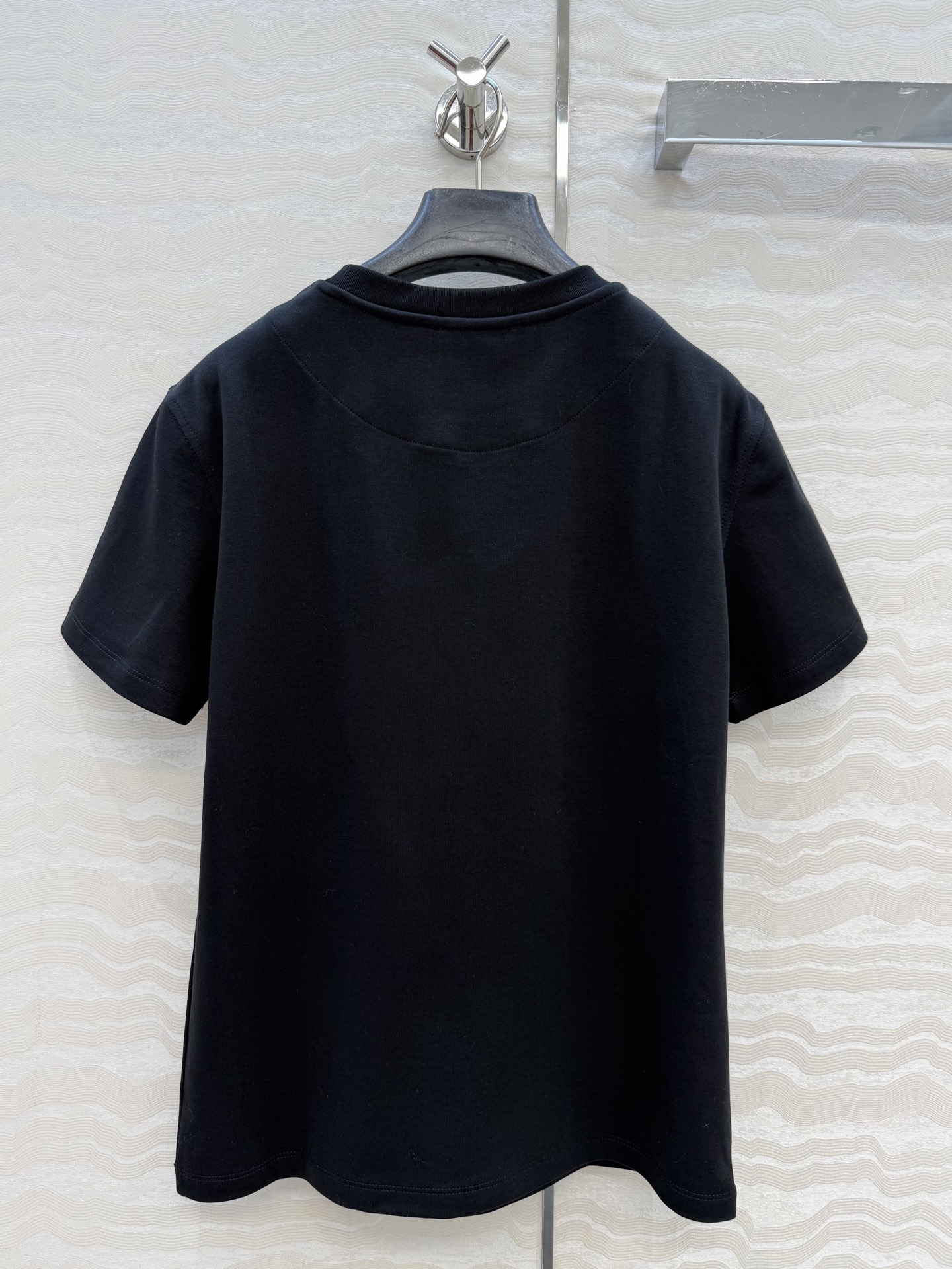 爆单推荐❤️原单品质H经典纯棉T！26早春新品链条⛓️定位印花，100%纯棉面料质感超赞。可甜可盐气质减