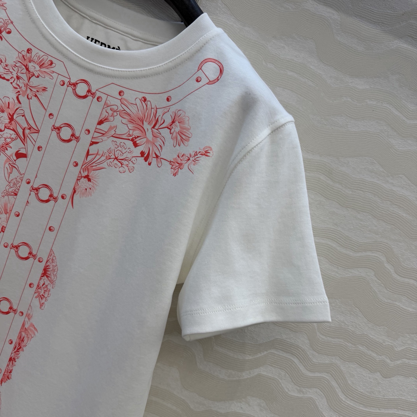 爆单推荐❤️原单品质H经典纯棉T！26早春新品链条⛓️定位印花，100%纯棉面料质感超赞。可甜可盐气质减