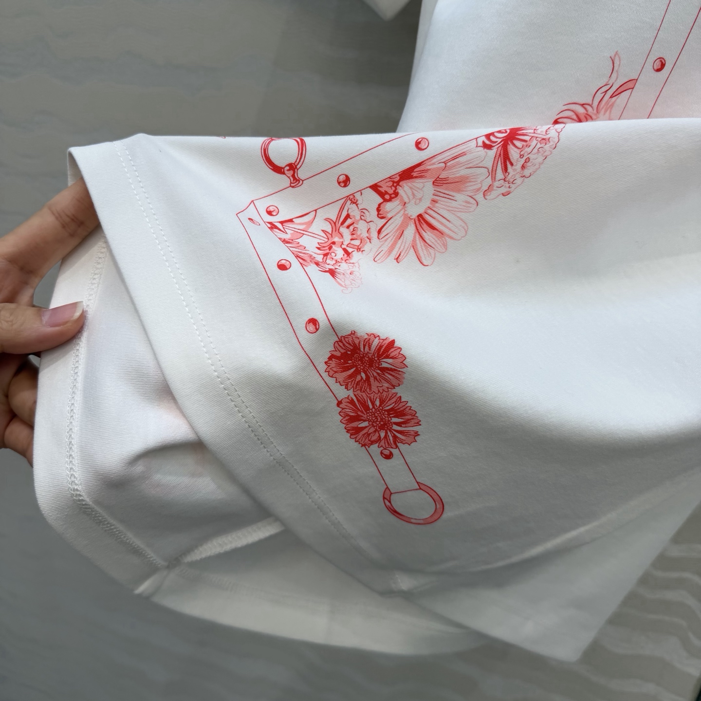 爆单推荐❤️原单品质H经典纯棉T！26早春新品链条⛓️定位印花，100%纯棉面料质感超赞。可甜可盐气质减