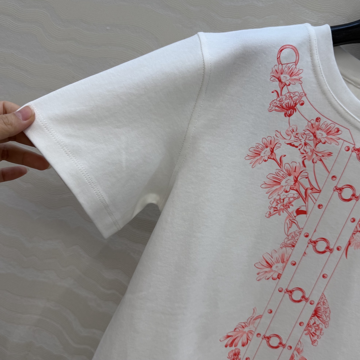 爆单推荐❤️原单品质H经典纯棉T！26早春新品链条⛓️定位印花，100%纯棉面料质感超赞。可甜可盐气质减