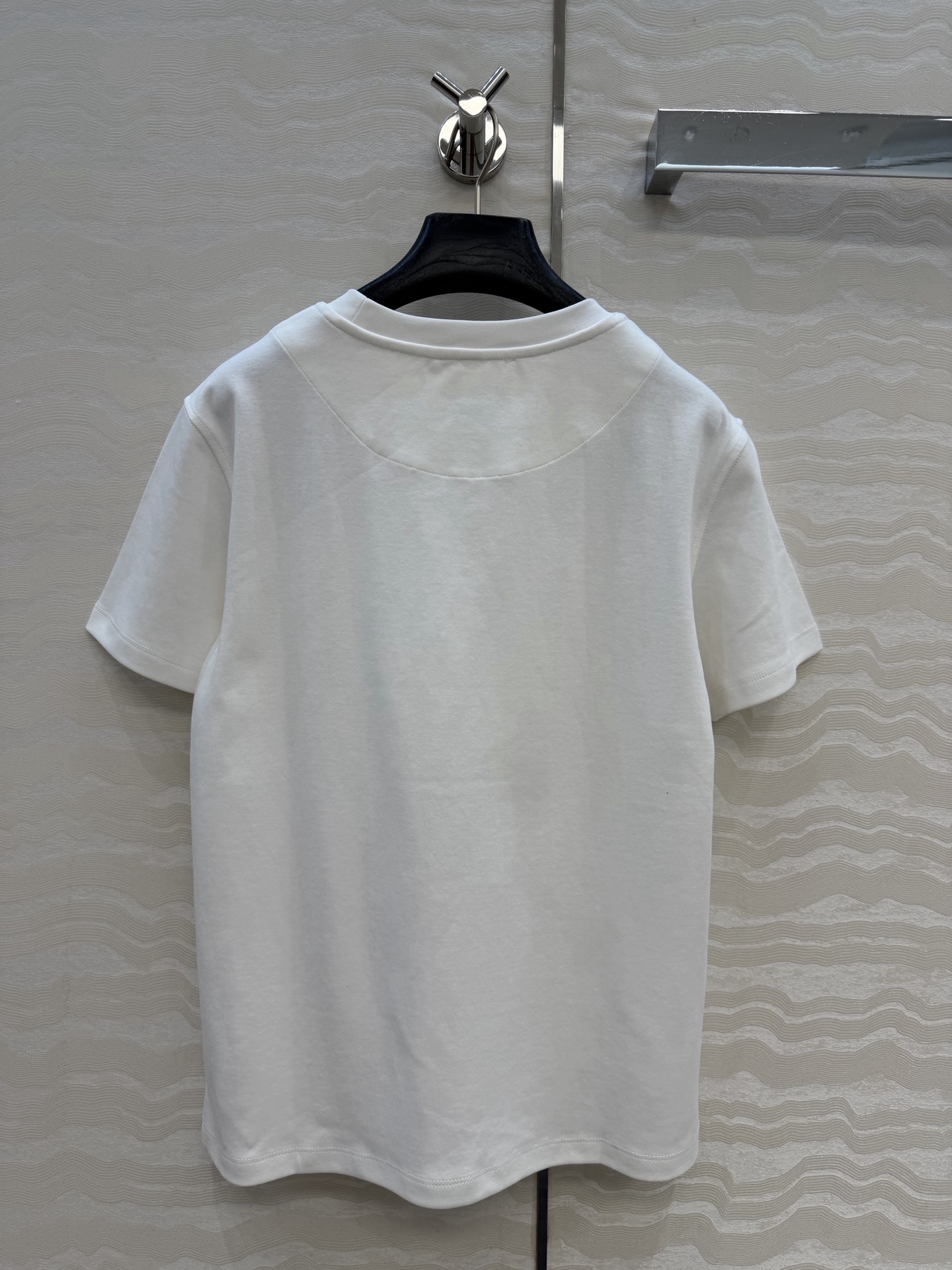 爆单推荐❤️原单品质H经典纯棉T！26早春新品链条⛓️定位印花，100%纯棉面料质感超赞。可甜可盐气质减