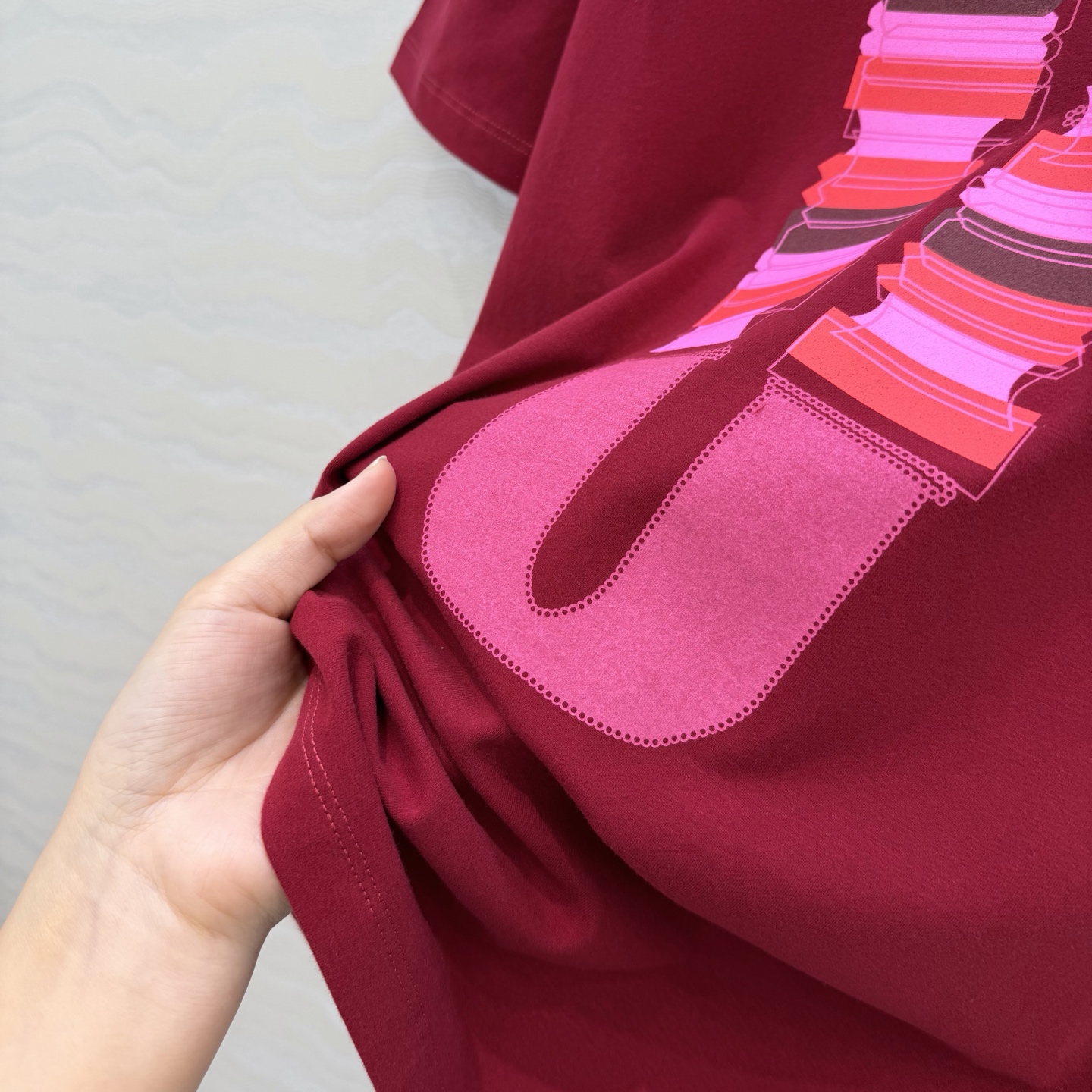 爆单推荐❤️原单品质H经典纯棉T！26早春新品链条⛓️定位印花，100%纯棉面料磨毛质感超赞。可甜可盐气