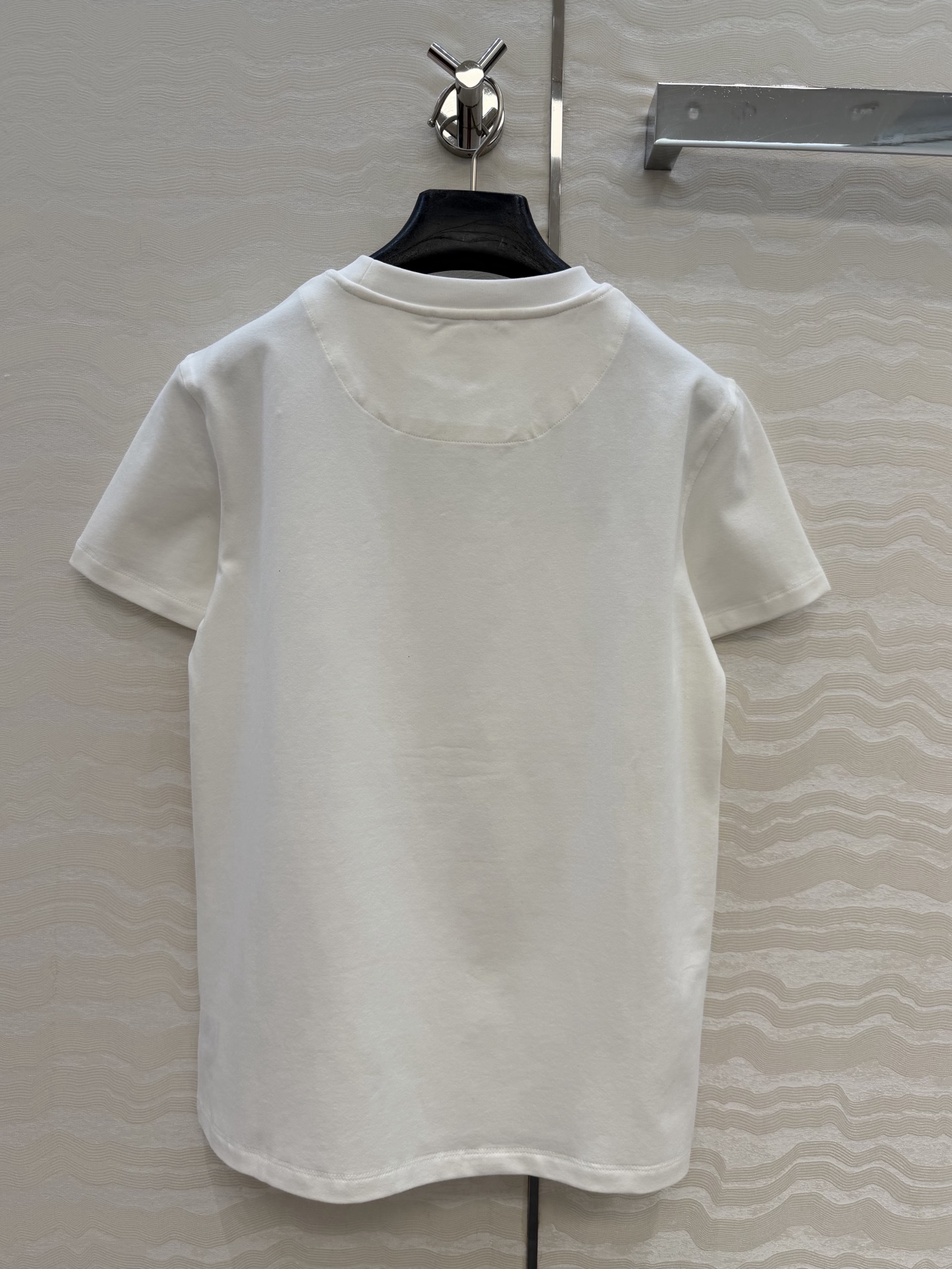 爆单推荐❤️原单品质H经典纯棉T！26早春新品链条⛓️定位印花，100%纯棉面料磨毛质感超赞。可甜可盐气