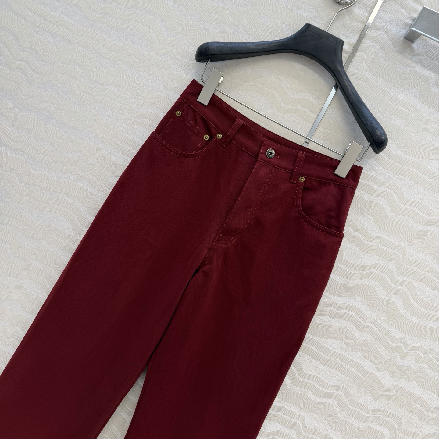 原单品质❤️miu系少女穿搭！26s早春新品，新年限定本命红穿搭❤️痞帅直筒牛仔裤减龄时髦又帅气！后口袋