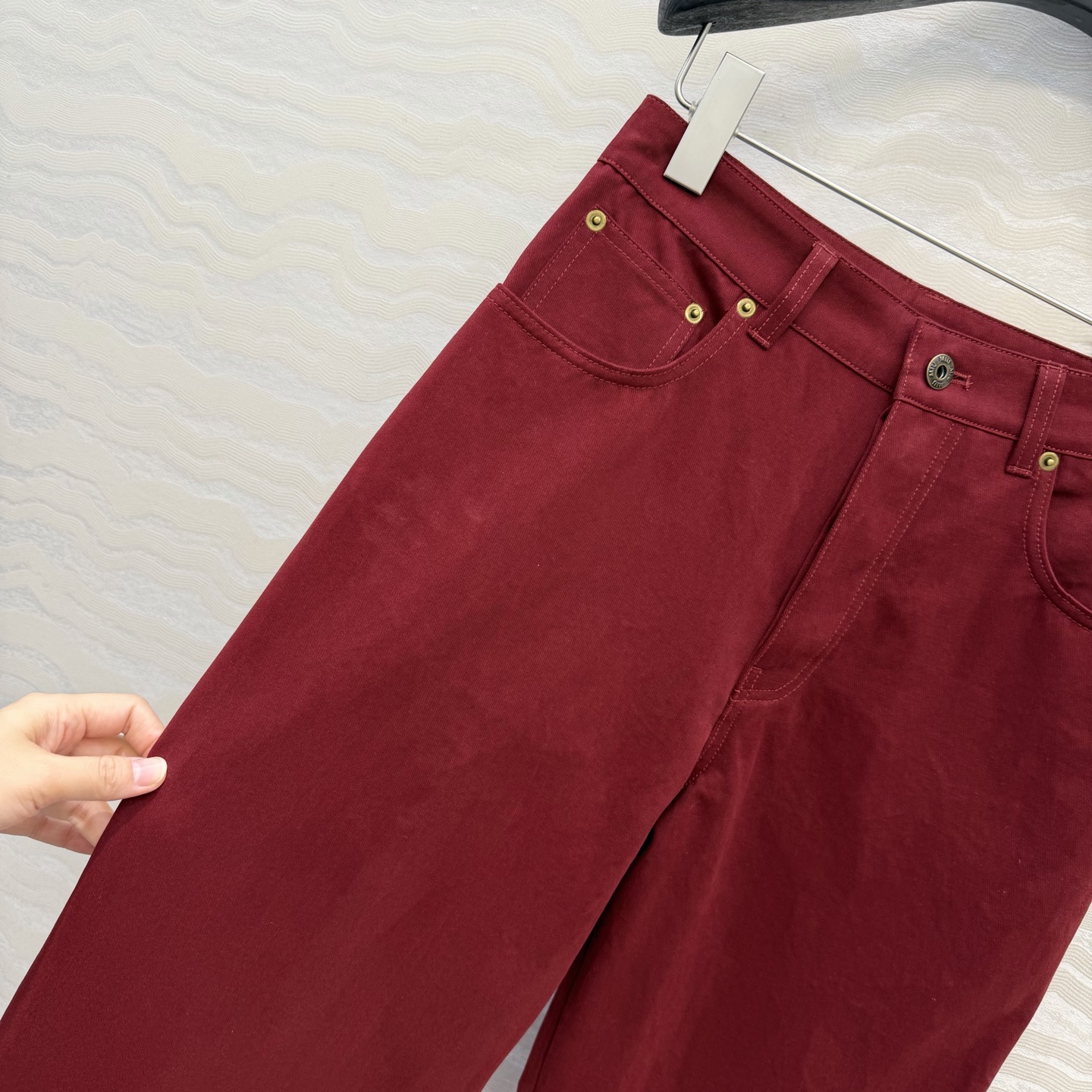 原单品质❤️miu系少女穿搭！26s早春新品，新年限定本命红穿搭❤️痞帅直筒牛仔裤减龄时髦又帅气！后口袋