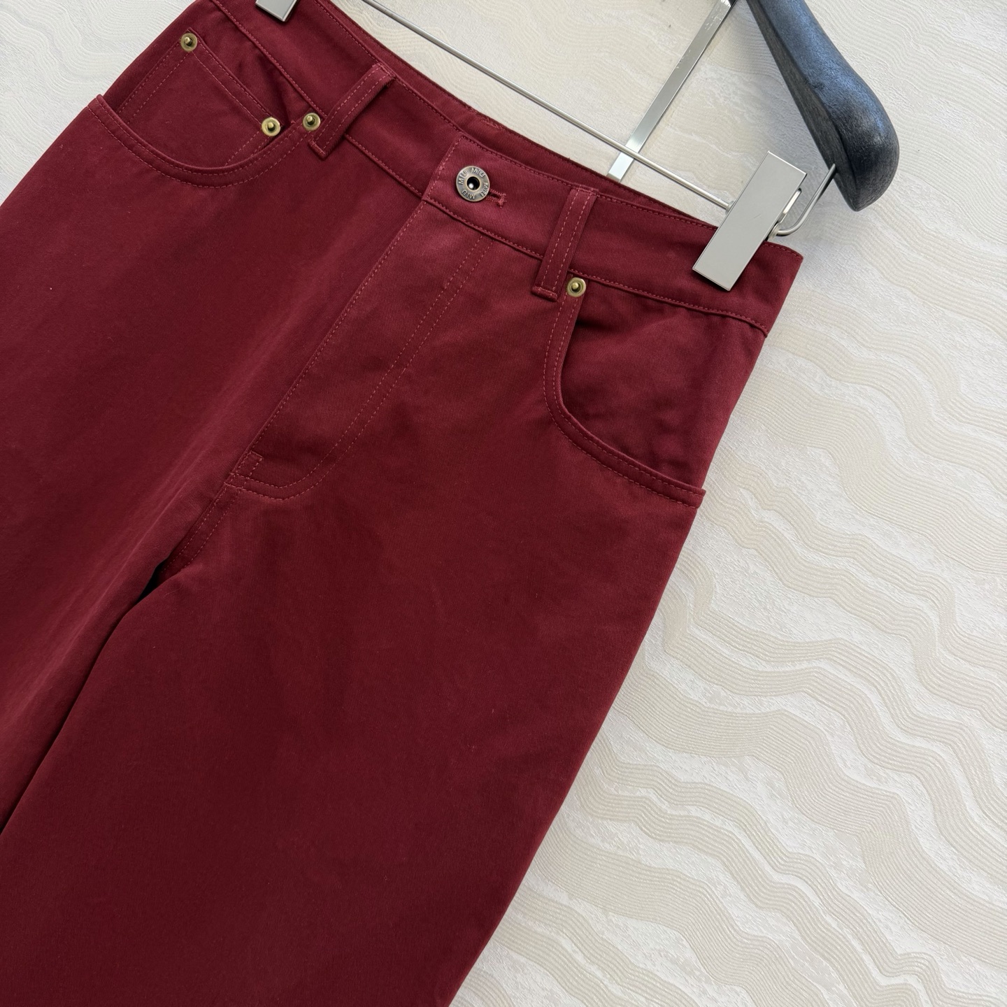 原单品质❤️miu系少女穿搭！26s早春新品，新年限定本命红穿搭❤️痞帅直筒牛仔裤减龄时髦又帅气！后口袋