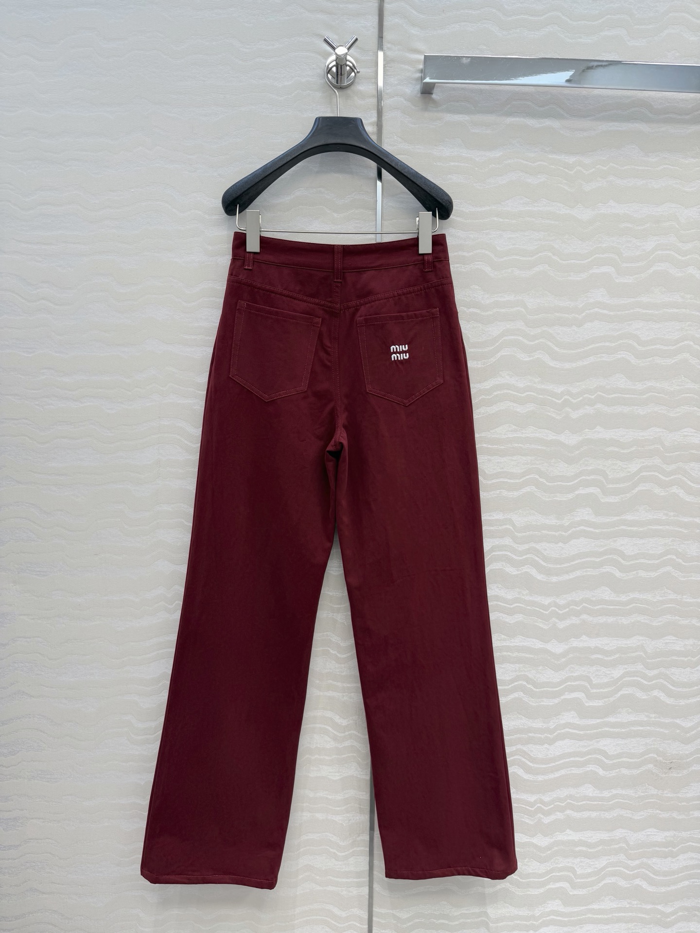 原单品质❤️miu系少女穿搭！26s早春新品，新年限定本命红穿搭❤️痞帅直筒牛仔裤减龄时髦又帅气！后口袋