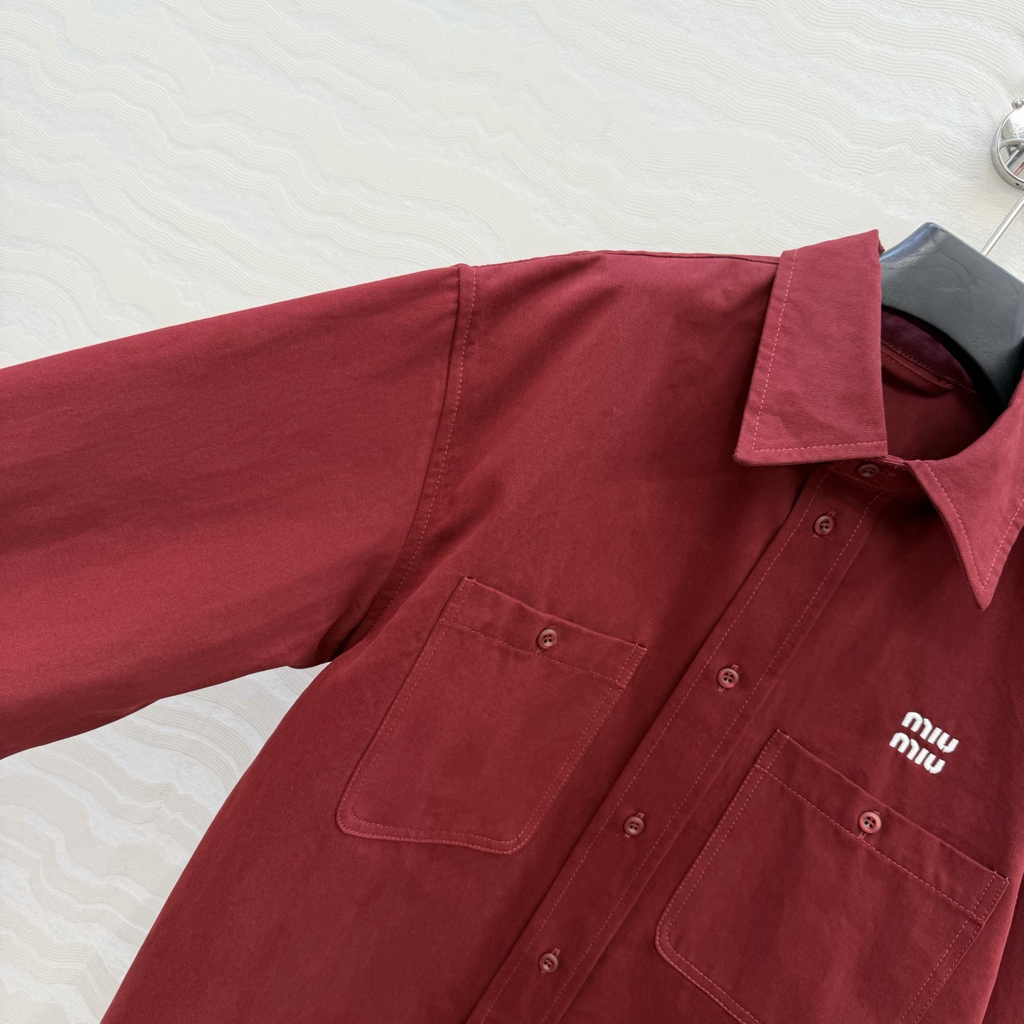 原单品质❤️miu系少女穿搭！26s早春新品，新年限定本命红穿搭❤️牛仔衬衫外套。overzise宽松版