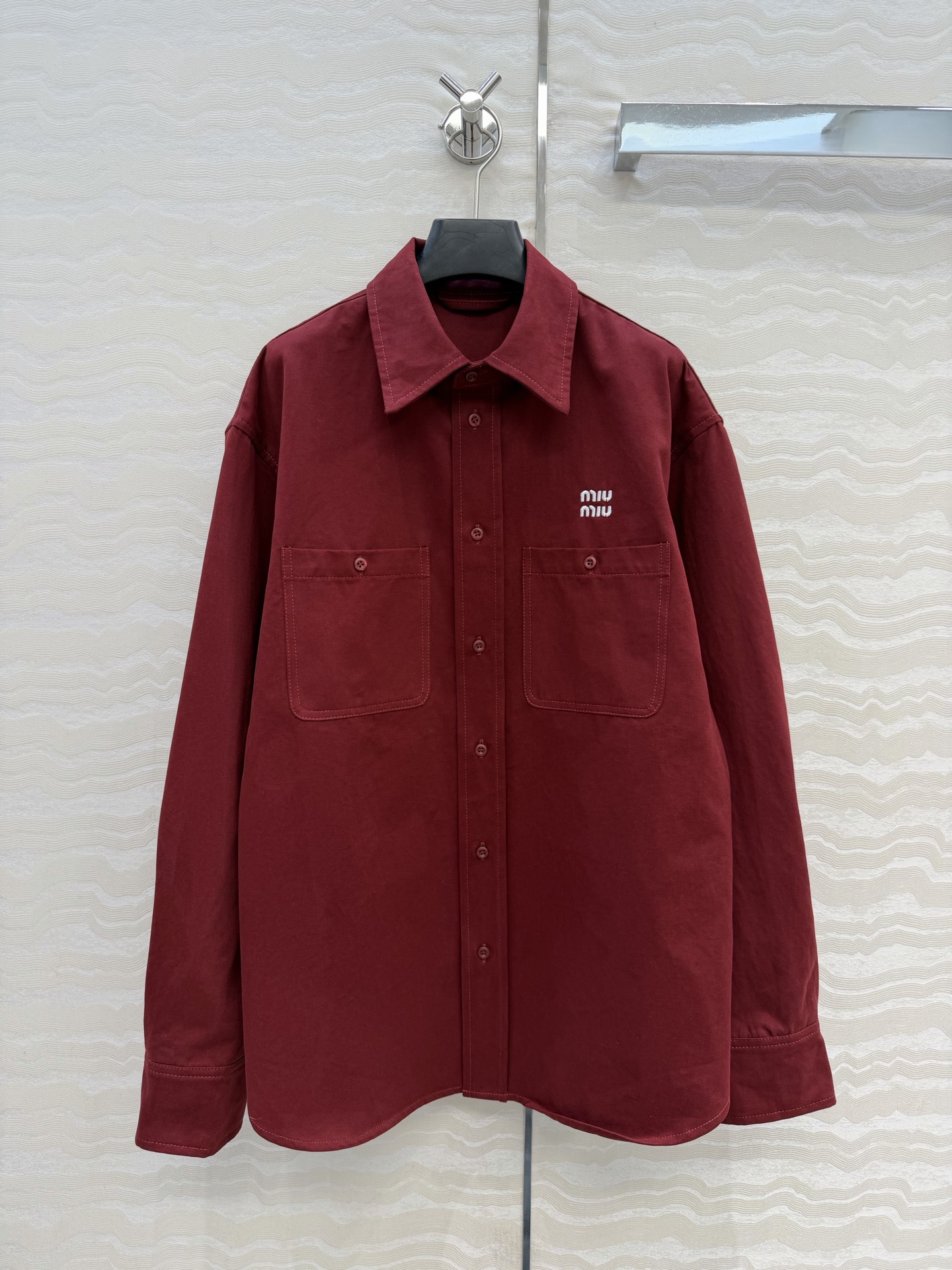 原单品质❤️miu系少女穿搭！26s早春新品，新年限定本命红穿搭❤️牛仔衬衫外套。overzise宽松版