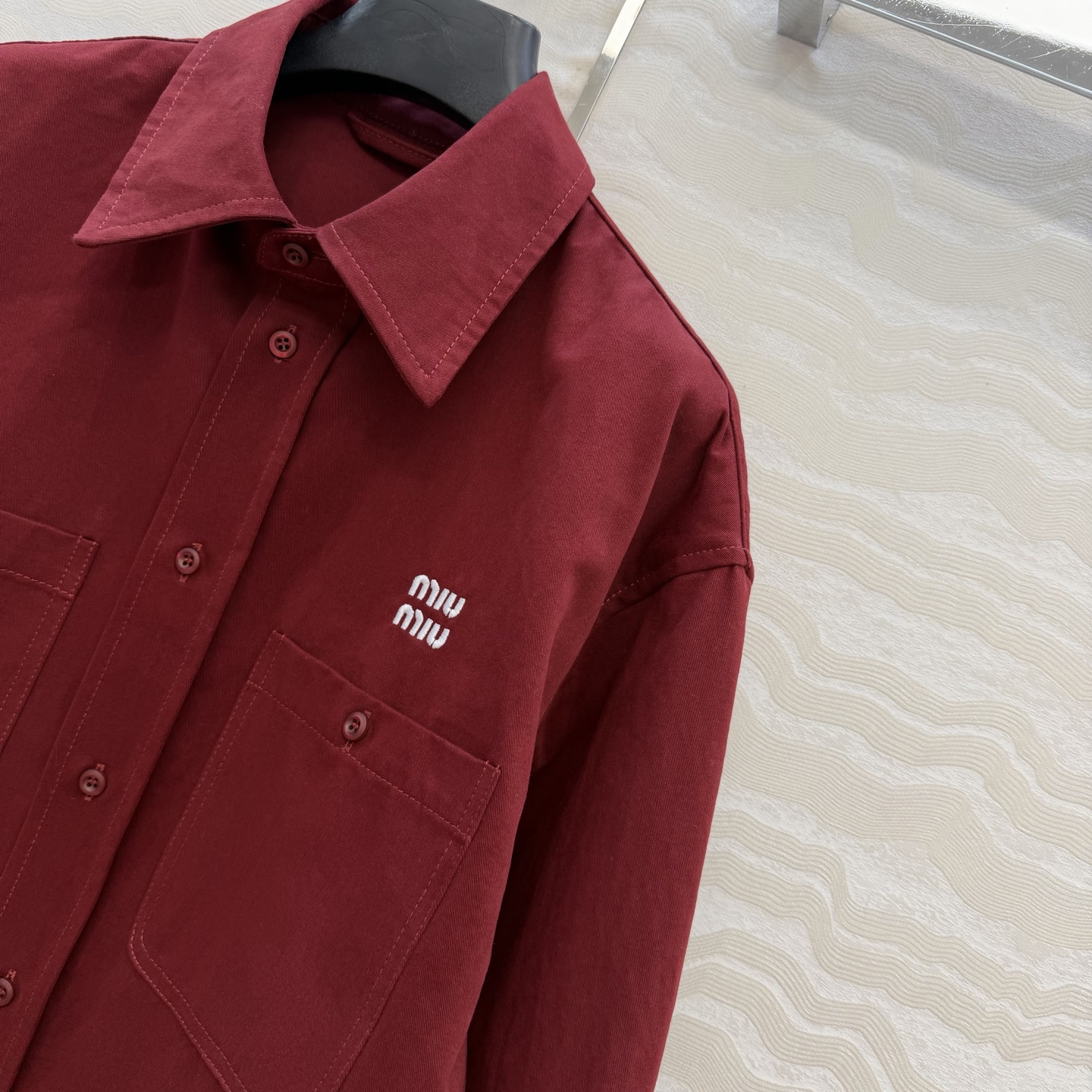 原单品质❤️miu系少女穿搭！26s早春新品，新年限定本命红穿搭❤️牛仔衬衫外套。overzise宽松版