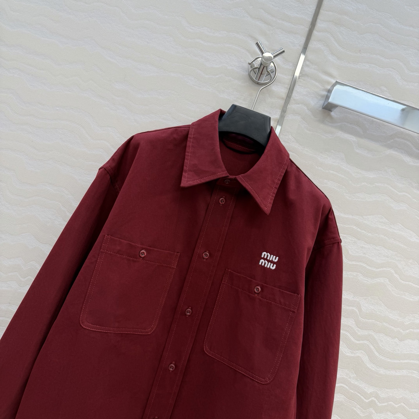 原单品质❤️miu系少女穿搭！26s早春新品，新年限定本命红穿搭❤️牛仔衬衫外套。overzise宽松版