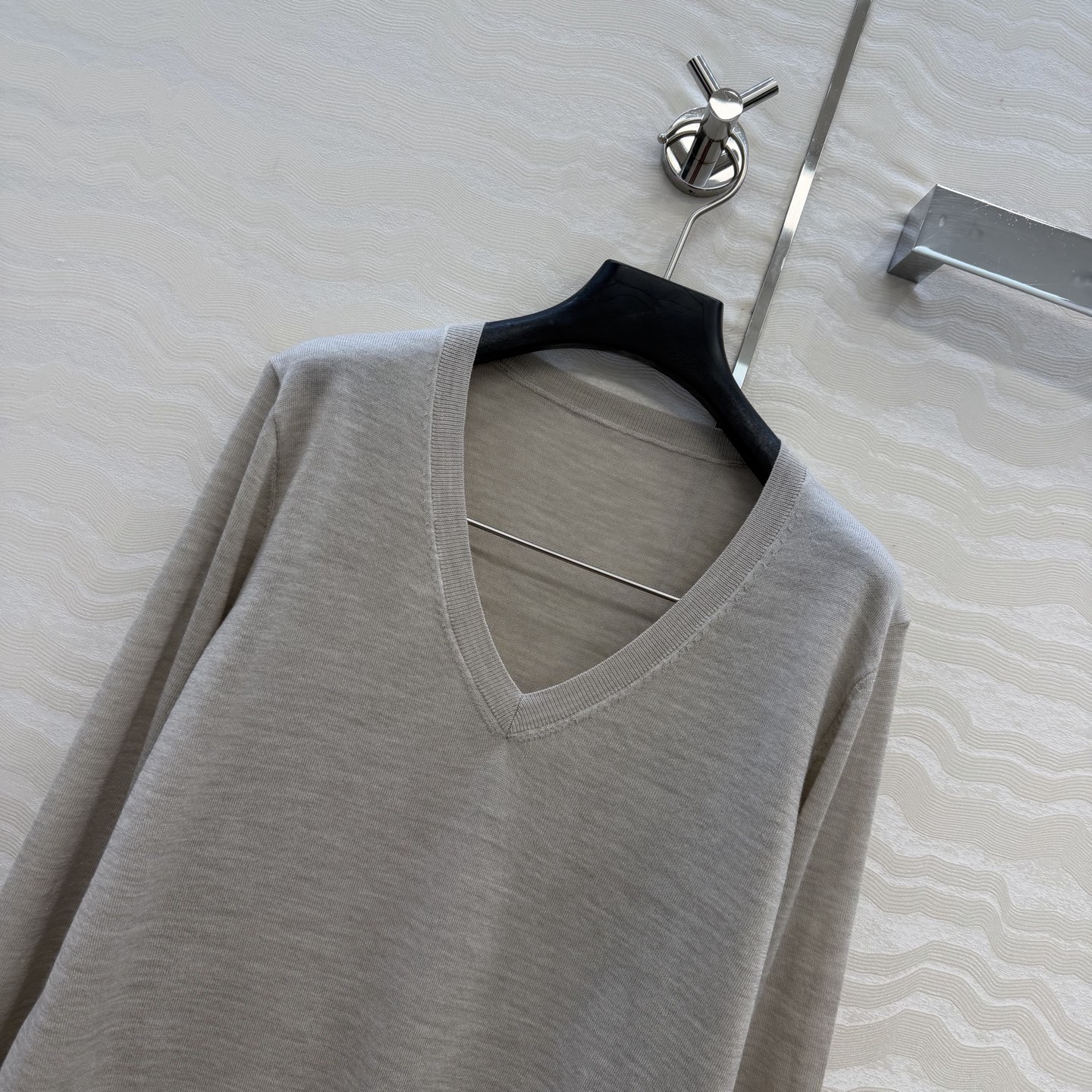 高端原单品质，❤️PR高智感穿搭！长期主义V领上衣！高定80支羊毛18针羊毛软糯细腻，定制瑞士机18针工