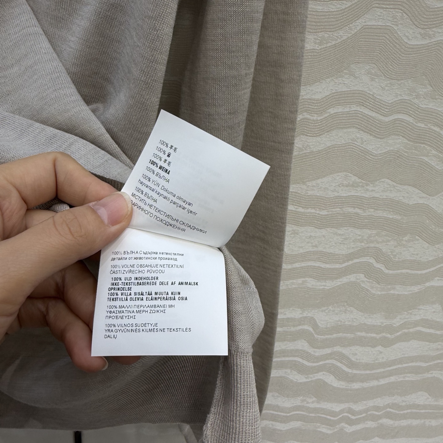 高端原单品质，❤️PR高智感穿搭！长期主义V领上衣！高定80支羊毛18针羊毛软糯细腻，定制瑞士机18针工