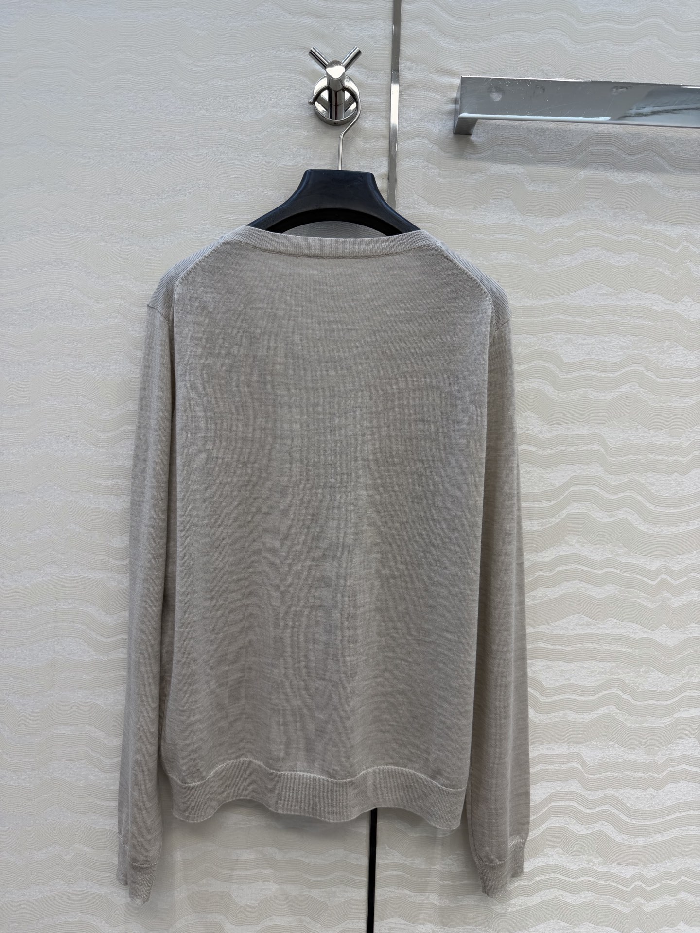 高端原单品质，❤️PR高智感穿搭！长期主义V领上衣！高定80支羊毛18针羊毛软糯细腻，定制瑞士机18针工