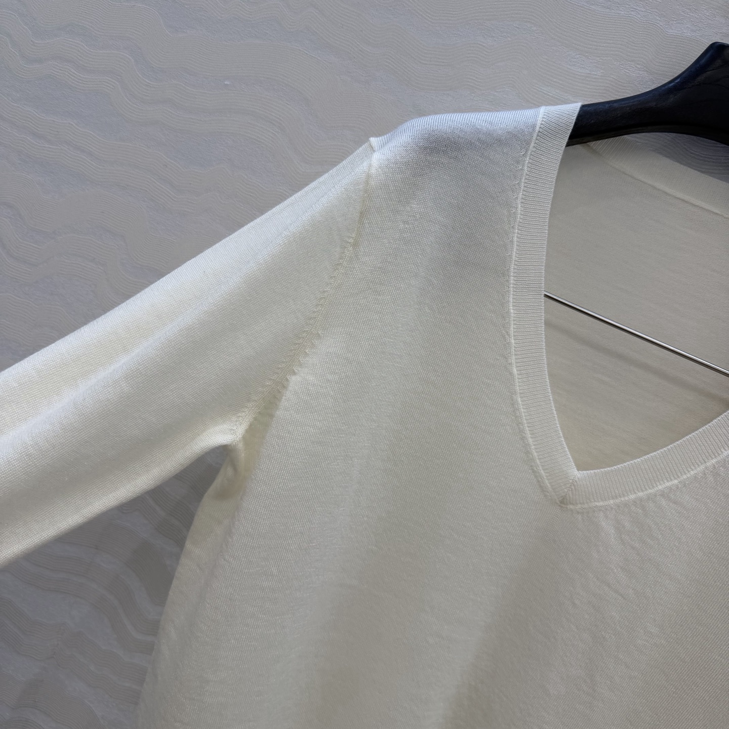 高端原单品质，❤️PR高智感穿搭！长期主义V领上衣！高定80支羊毛18针羊毛软糯细腻，定制瑞士机18针工