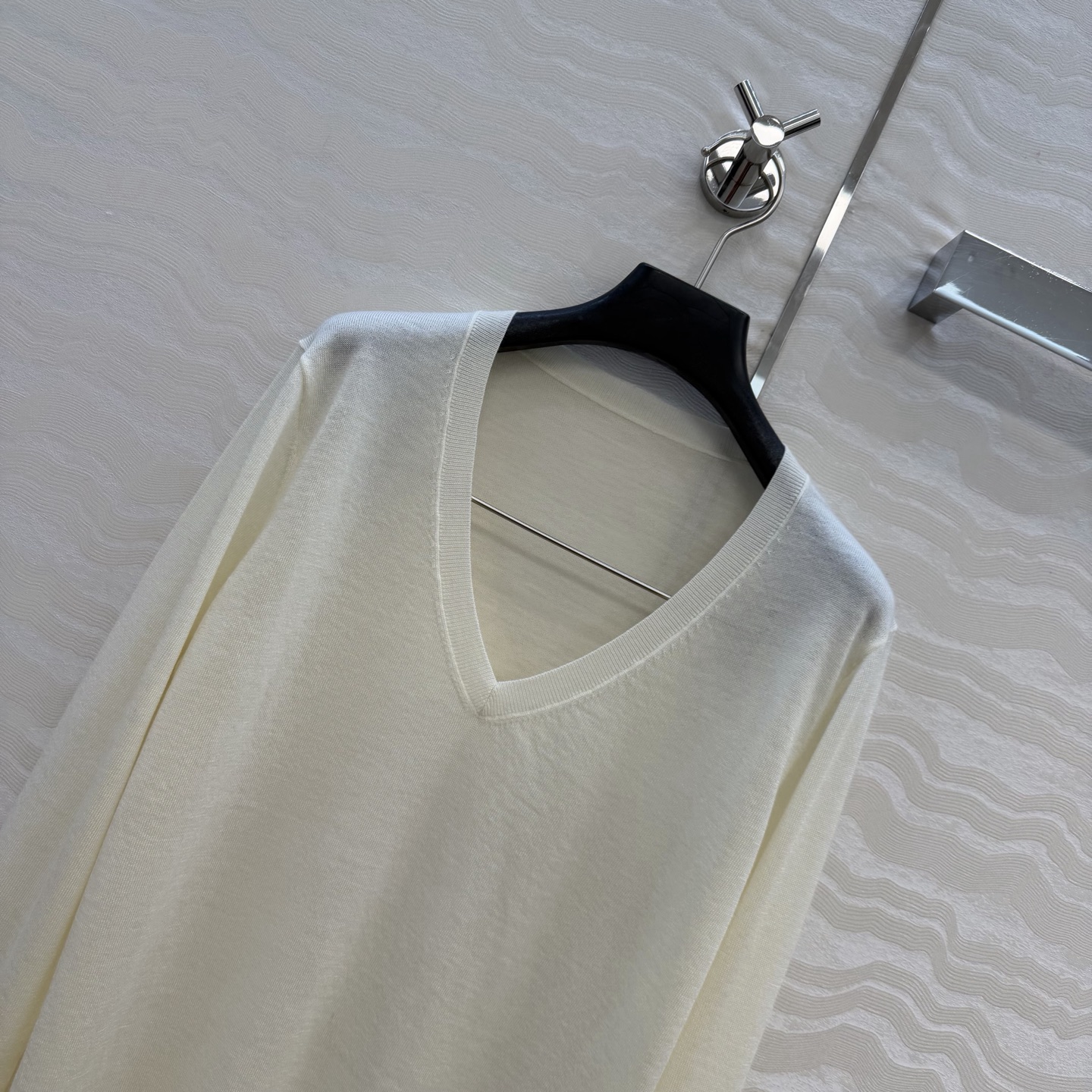 高端原单品质，❤️PR高智感穿搭！长期主义V领上衣！高定80支羊毛18针羊毛软糯细腻，定制瑞士机18针工