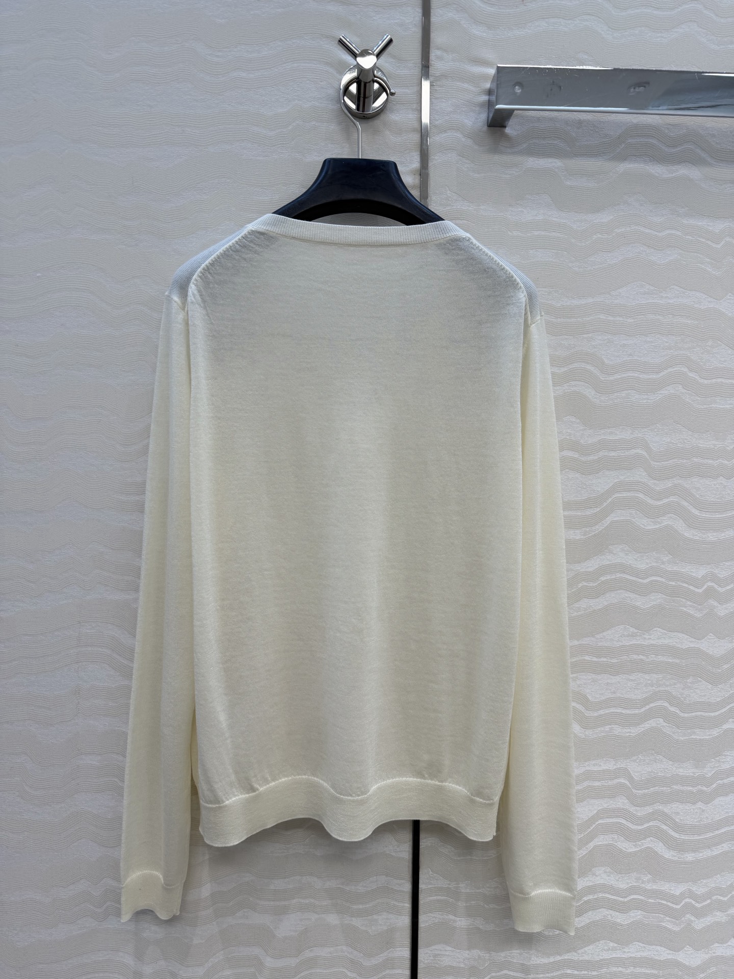 高端原单品质，❤️PR高智感穿搭！长期主义V领上衣！高定80支羊毛18针羊毛软糯细腻，定制瑞士机18针工