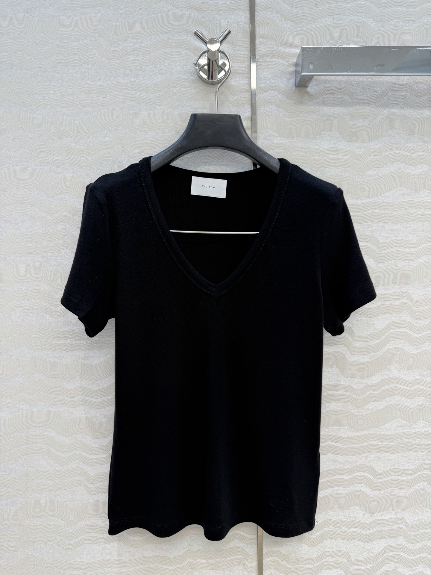 原单品质❤️Row风经典基础T。长期主义时髦精单品💕正肩修身V领设计小短款T恤。原版定制剪裁打造意式极简
