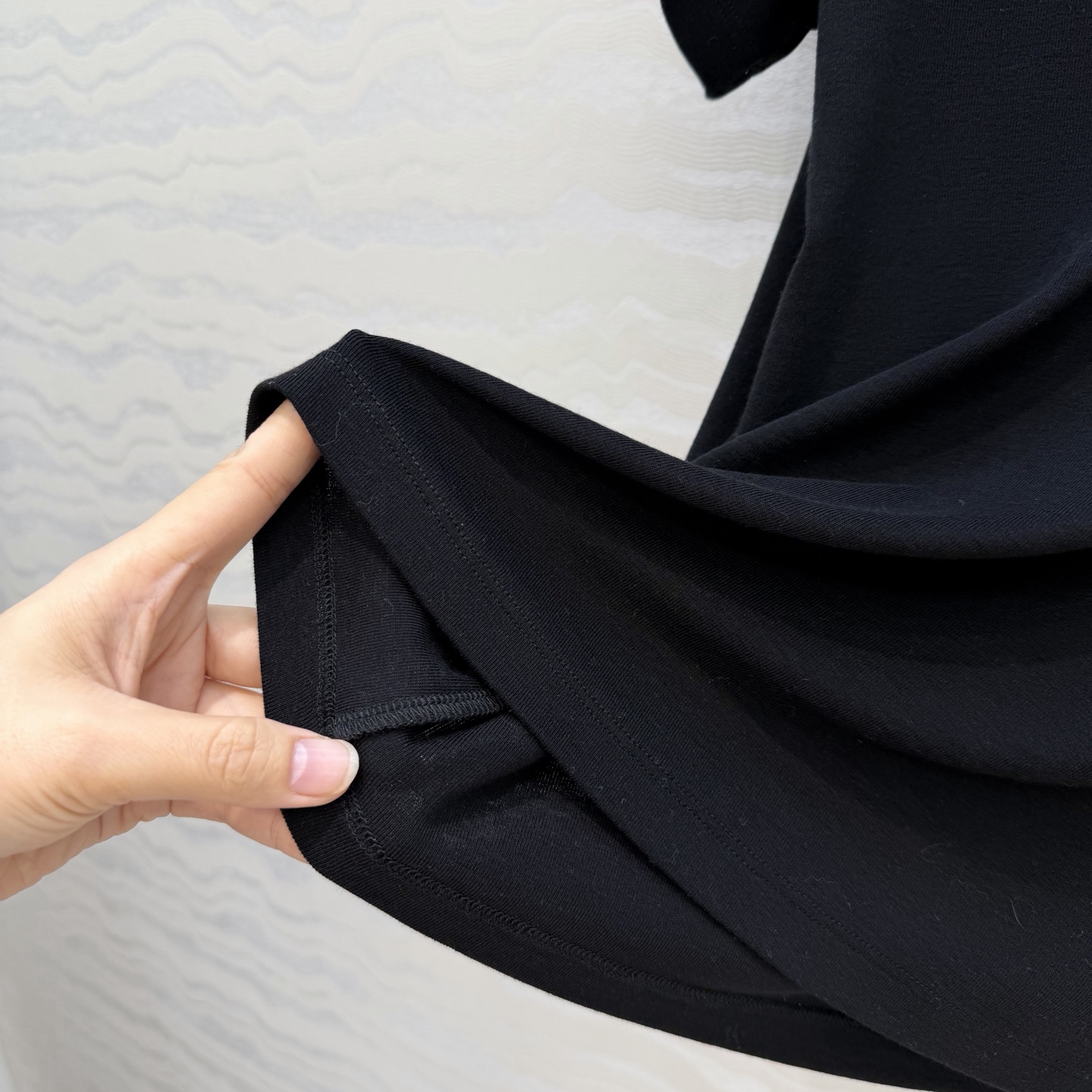 原单品质❤️Row风经典基础T。长期主义时髦精单品💕正肩修身V领设计小短款T恤。原版定制剪裁打造意式极简