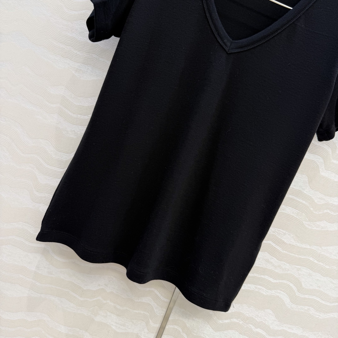 原单品质❤️Row风经典基础T。长期主义时髦精单品💕正肩修身V领设计小短款T恤。原版定制剪裁打造意式极简