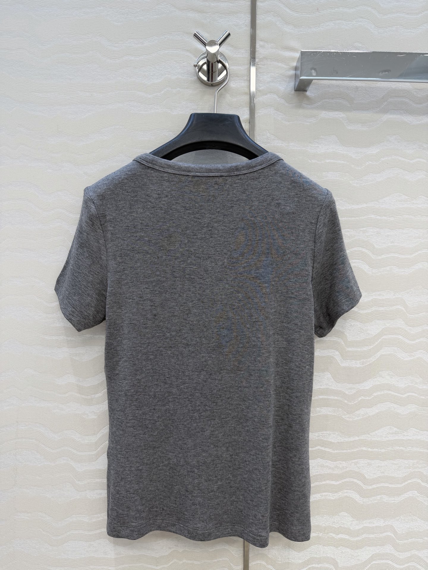 原单品质❤️Row风经典基础T。长期主义时髦精单品💕正肩修身V领设计小短款T恤。原版定制剪裁打造意式极简