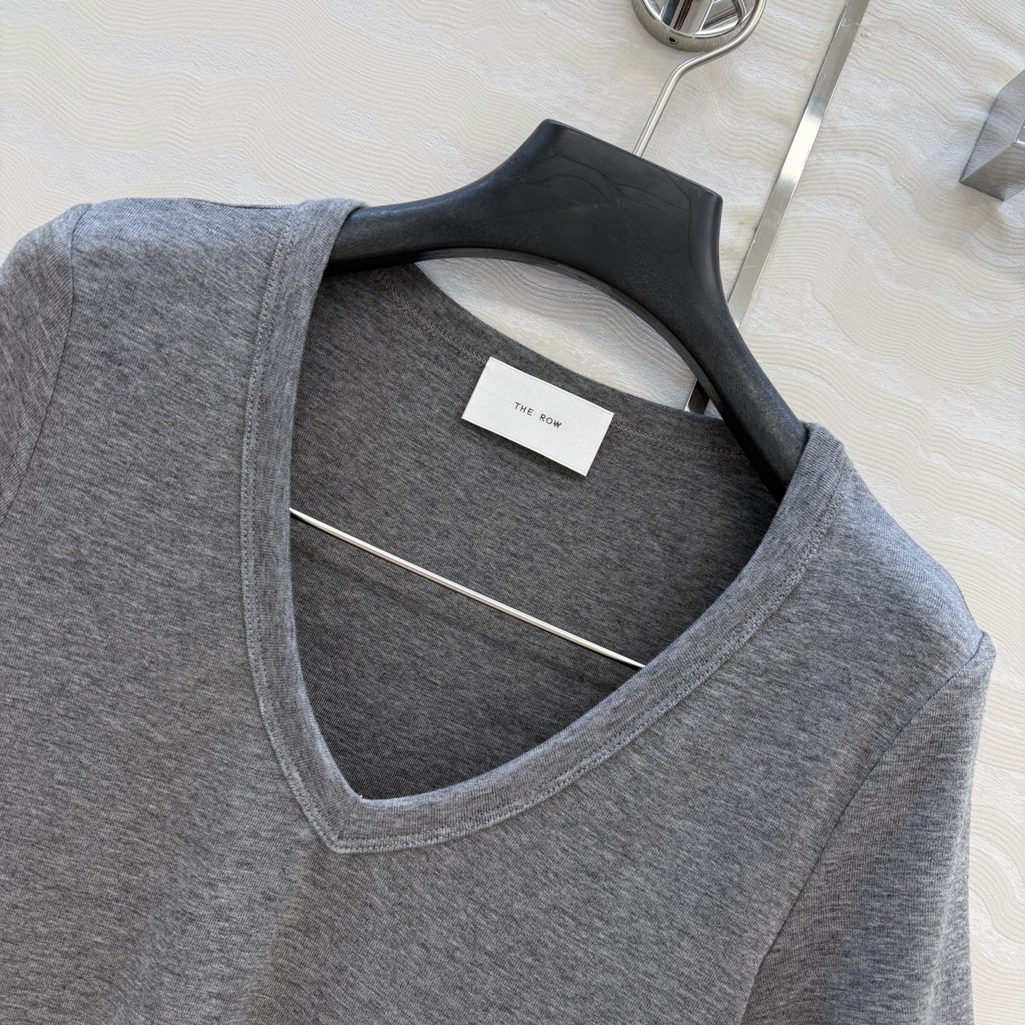原单品质❤️Row风经典基础T。长期主义时髦精单品💕正肩修身V领设计小短款T恤。原版定制剪裁打造意式极简
