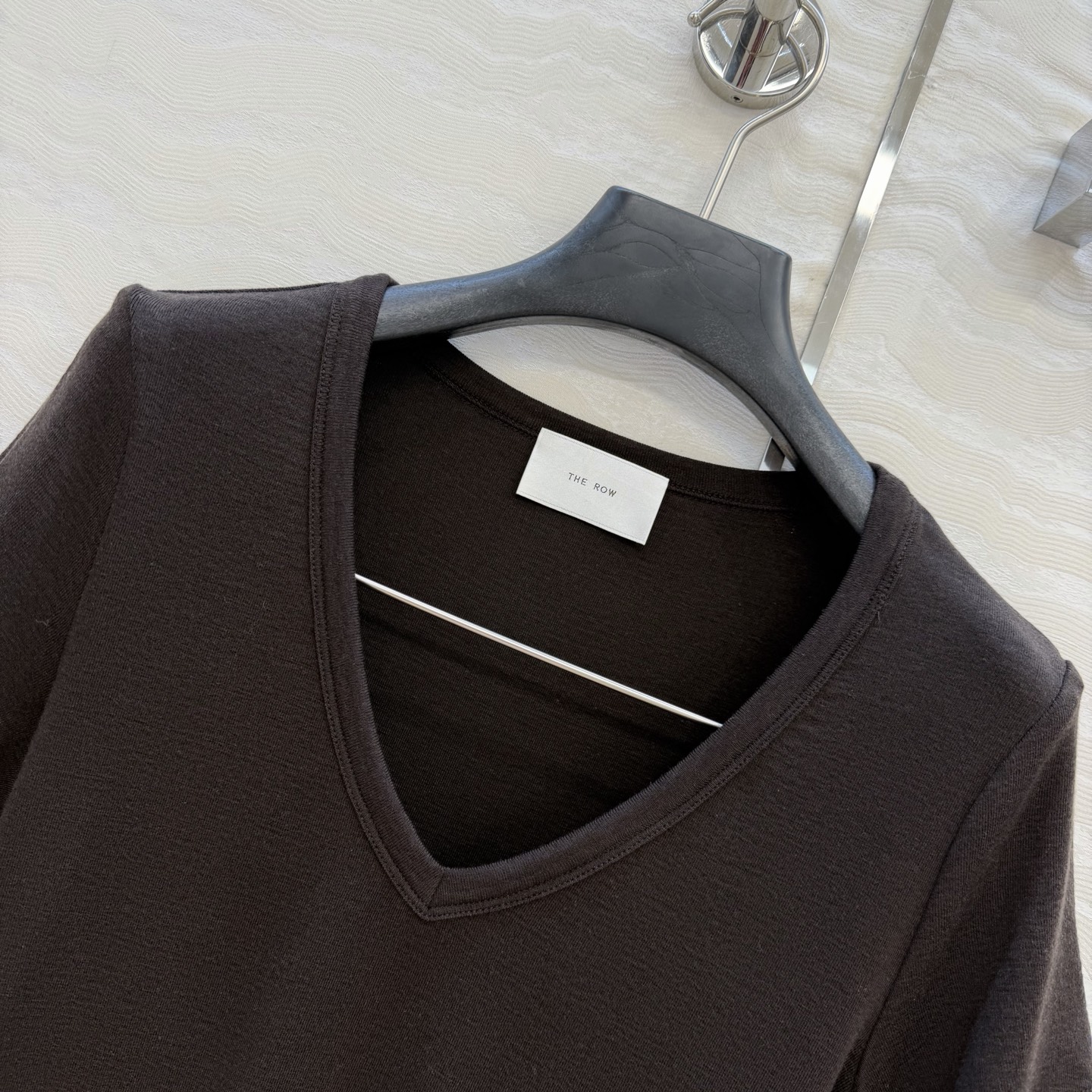 原单品质❤️Row风经典基础T。长期主义时髦精单品💕正肩修身V领设计小短款T恤。原版定制剪裁打造意式极简