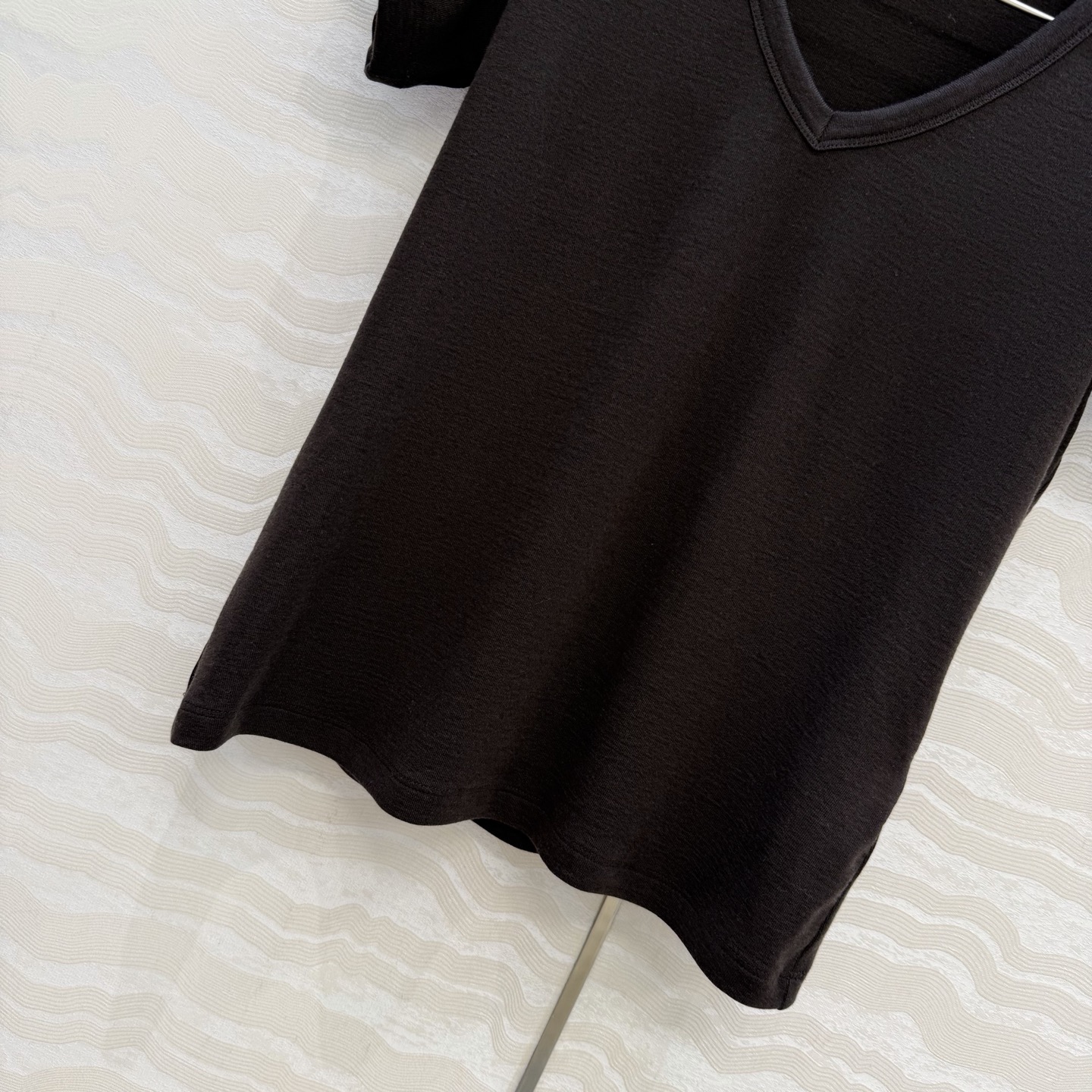 原单品质❤️Row风经典基础T。长期主义时髦精单品💕正肩修身V领设计小短款T恤。原版定制剪裁打造意式极简