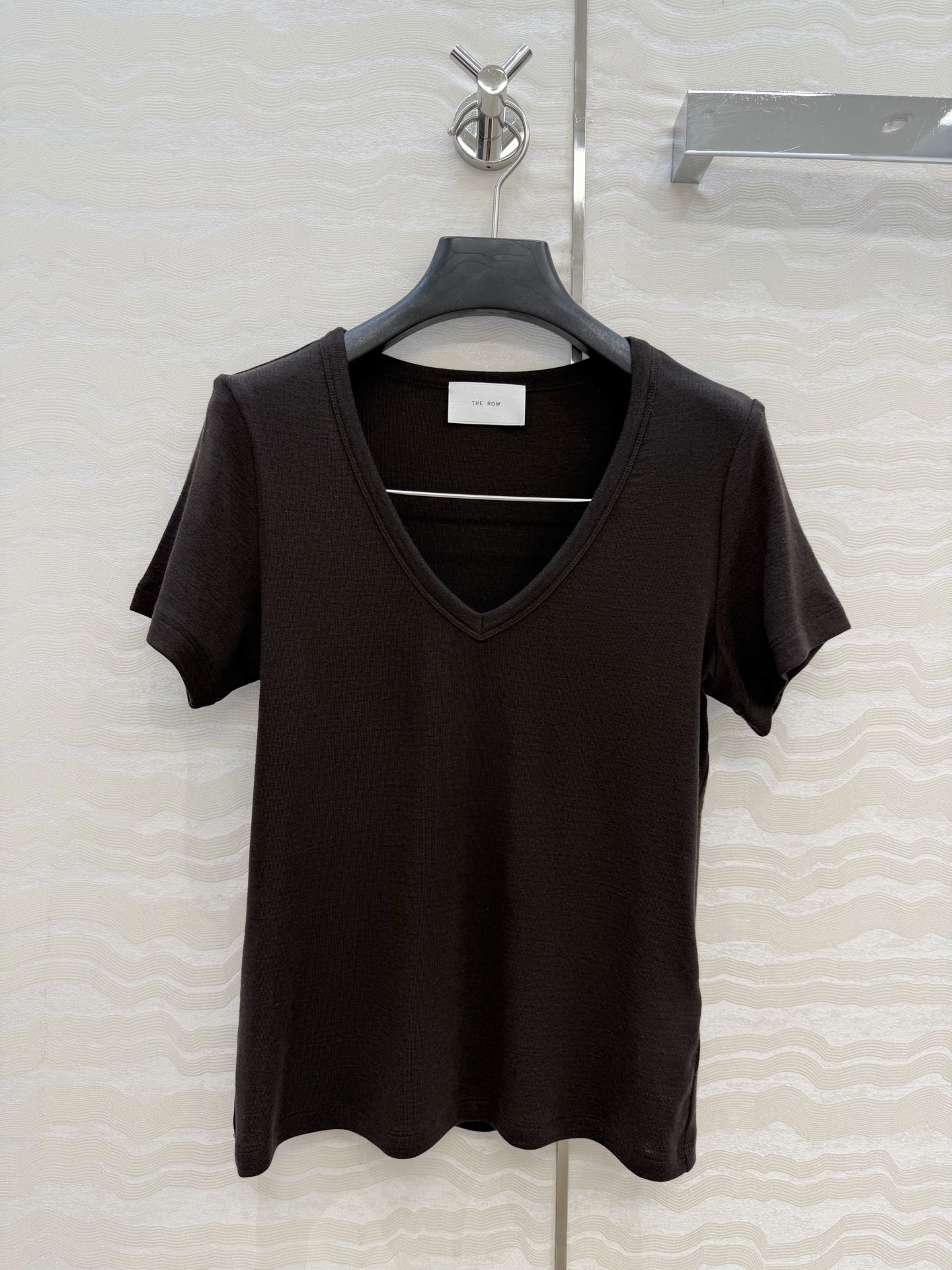 原单品质❤️Row风经典基础T。长期主义时髦精单品💕正肩修身V领设计小短款T恤。原版定制剪裁打造意式极简