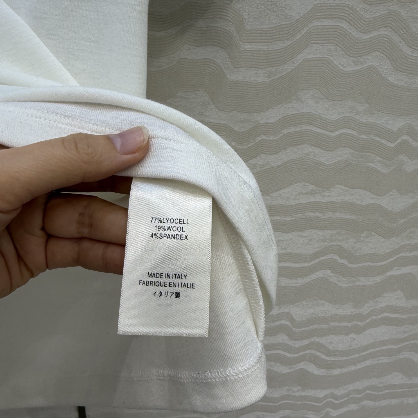 原单品质❤️Row风经典基础T。长期主义时髦精单品💕正肩修身V领设计小短款T恤。原版定制剪裁打造意式极简