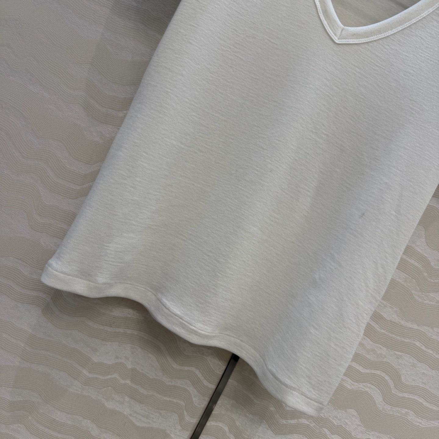 原单品质❤️Row风经典基础T。长期主义时髦精单品💕正肩修身V领设计小短款T恤。原版定制剪裁打造意式极简