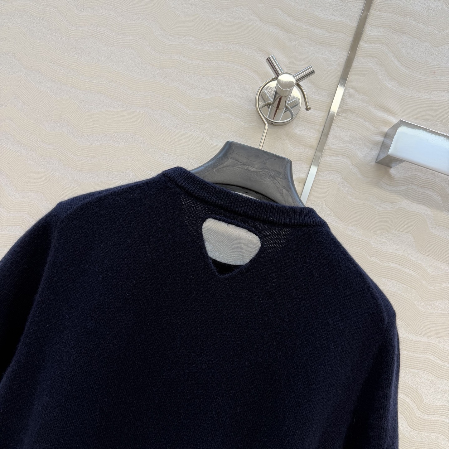 高端原单品质❤️品质控必入，26PR高智感穿搭！长期主义新品基调羊绒短袖毛衣，缕空三角设计非常有调性的极