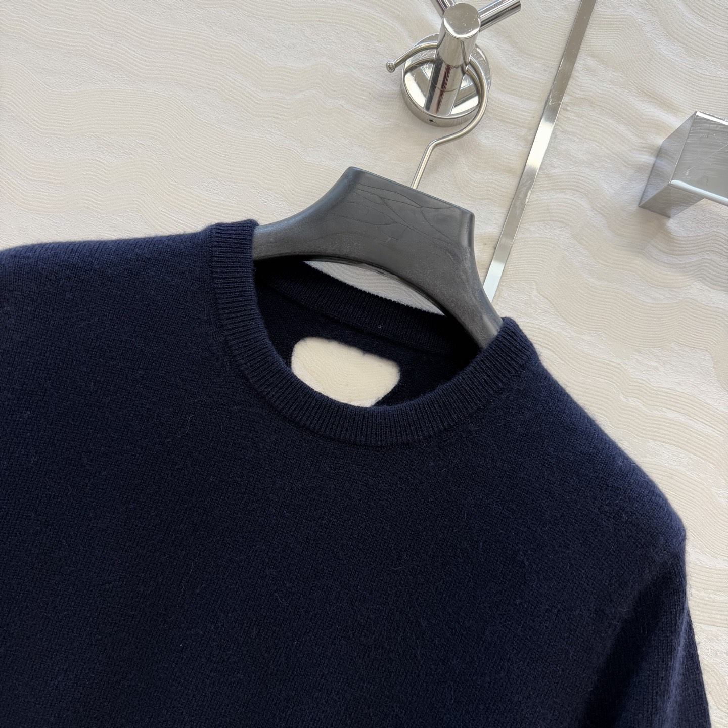 高端原单品质❤️品质控必入，26PR高智感穿搭！长期主义新品基调羊绒短袖毛衣，缕空三角设计非常有调性的极