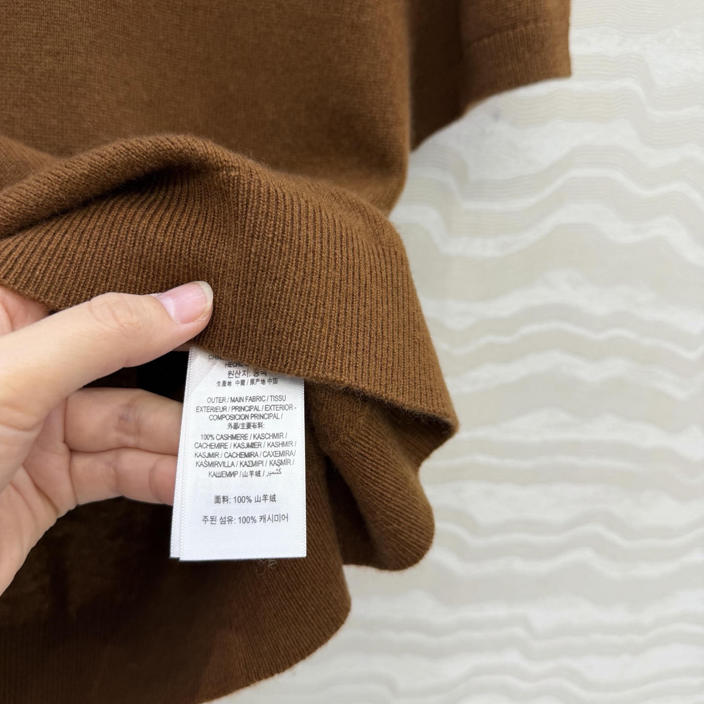 高端原单品质❤️品质控必入，26PR高智感穿搭！长期主义新品基调羊绒短袖毛衣，缕空三角设计非常有调性的极