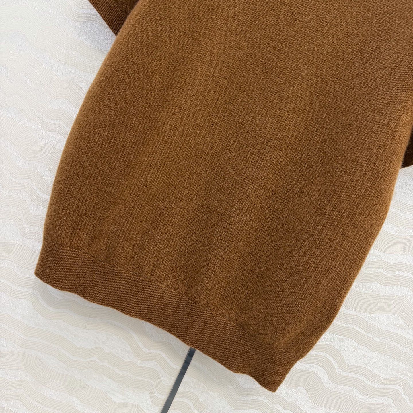 高端原单品质❤️品质控必入，26PR高智感穿搭！长期主义新品基调羊绒短袖毛衣，缕空三角设计非常有调性的极