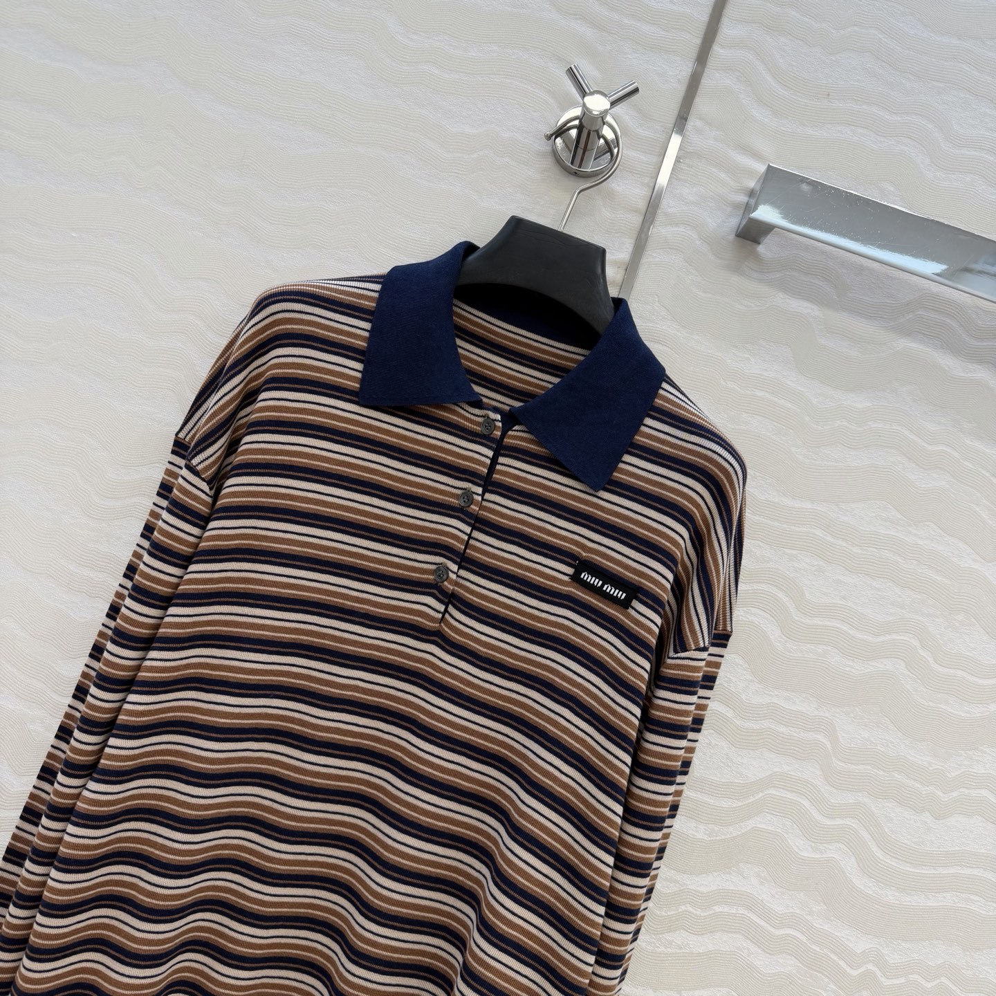 高端原单品质🍓miu系少女！26s早春新品新年限定！知识分子时髦条纹撞色polo领长袖上衣。进口100%