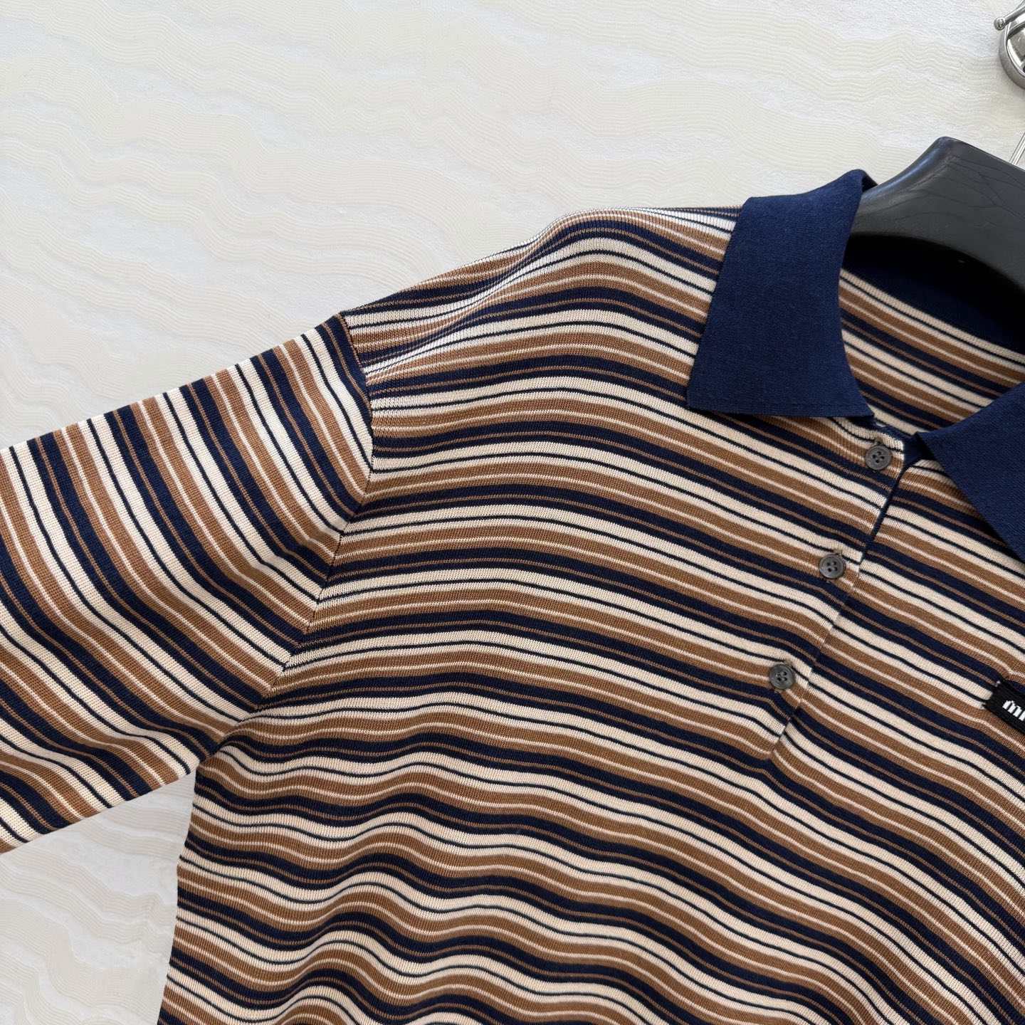 高端原单品质🍓miu系少女！26s早春新品新年限定！知识分子时髦条纹撞色polo领长袖上衣。进口100%