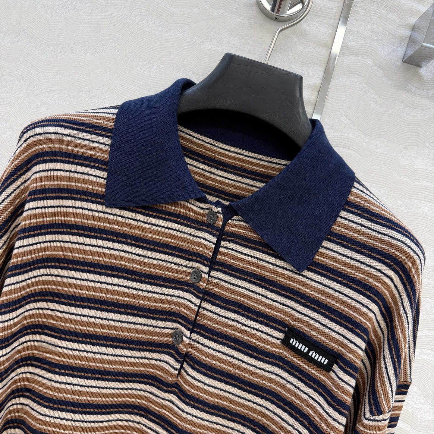 高端原单品质🍓miu系少女！26s早春新品新年限定！知识分子时髦条纹撞色polo领长袖上衣。进口100%