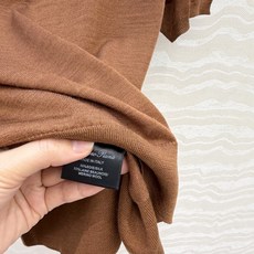 原单品质❤️Lp高智感穿搭26s春夏新品!蚕丝羊毛针织短袖上衣!半拉链吊坠装饰经典版型巨显瘦。18针进口 原单品质❤️Lp高智感穿搭26s春夏新品!蚕丝羊毛针织短袖上衣!半拉链吊坠装饰经典版型巨显瘦。18针进口